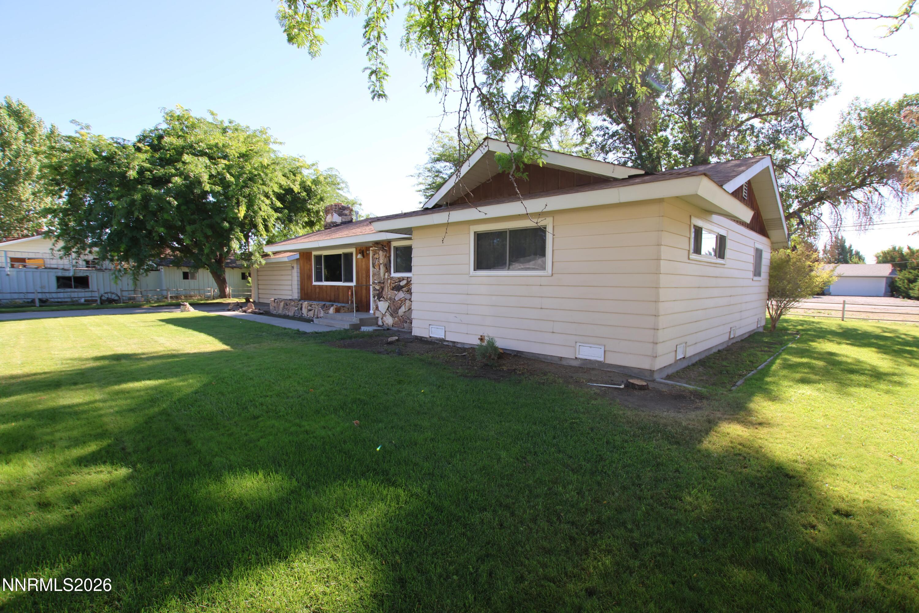 452 S California Street Property Photo 4