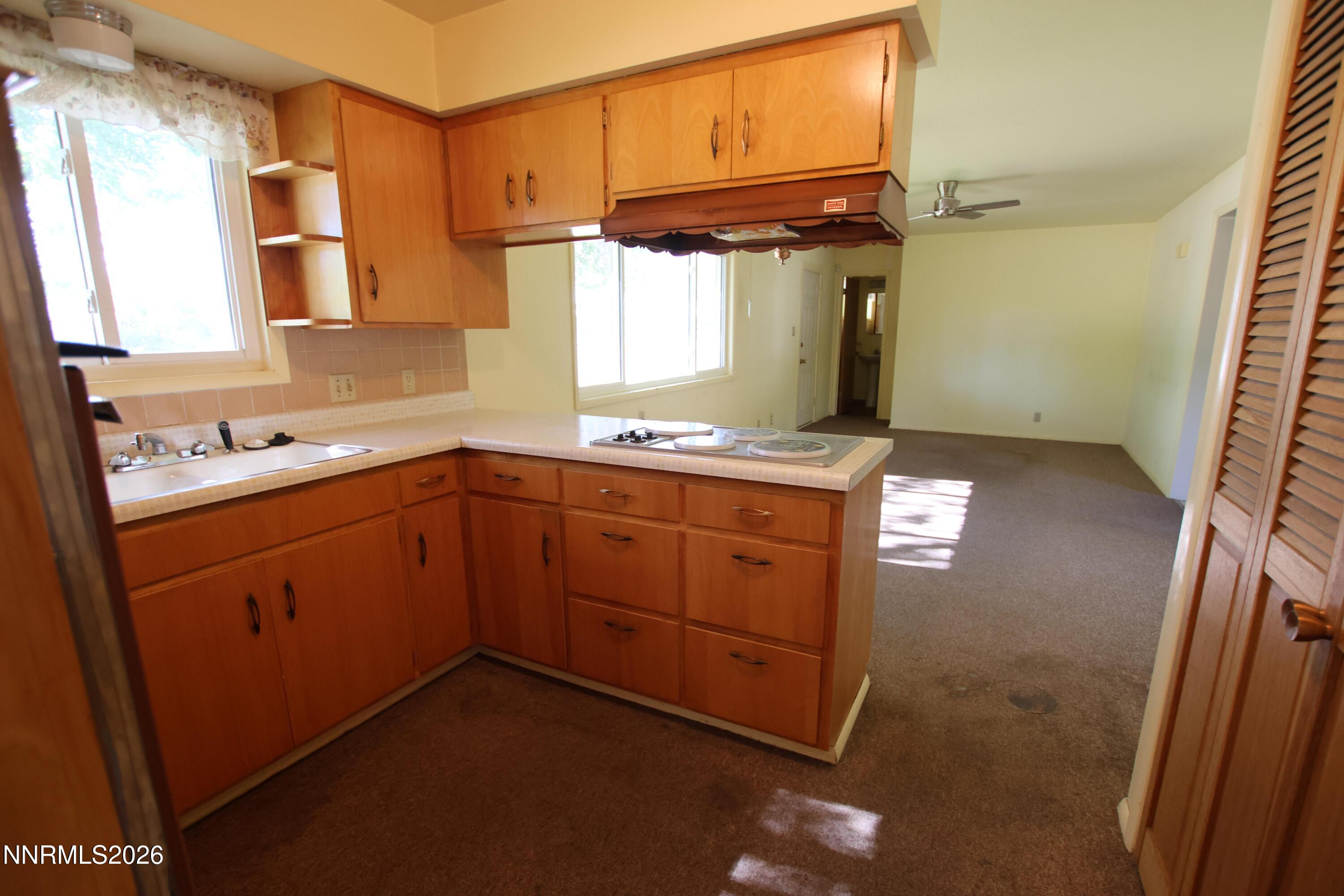 452 S California Street Property Photo 14