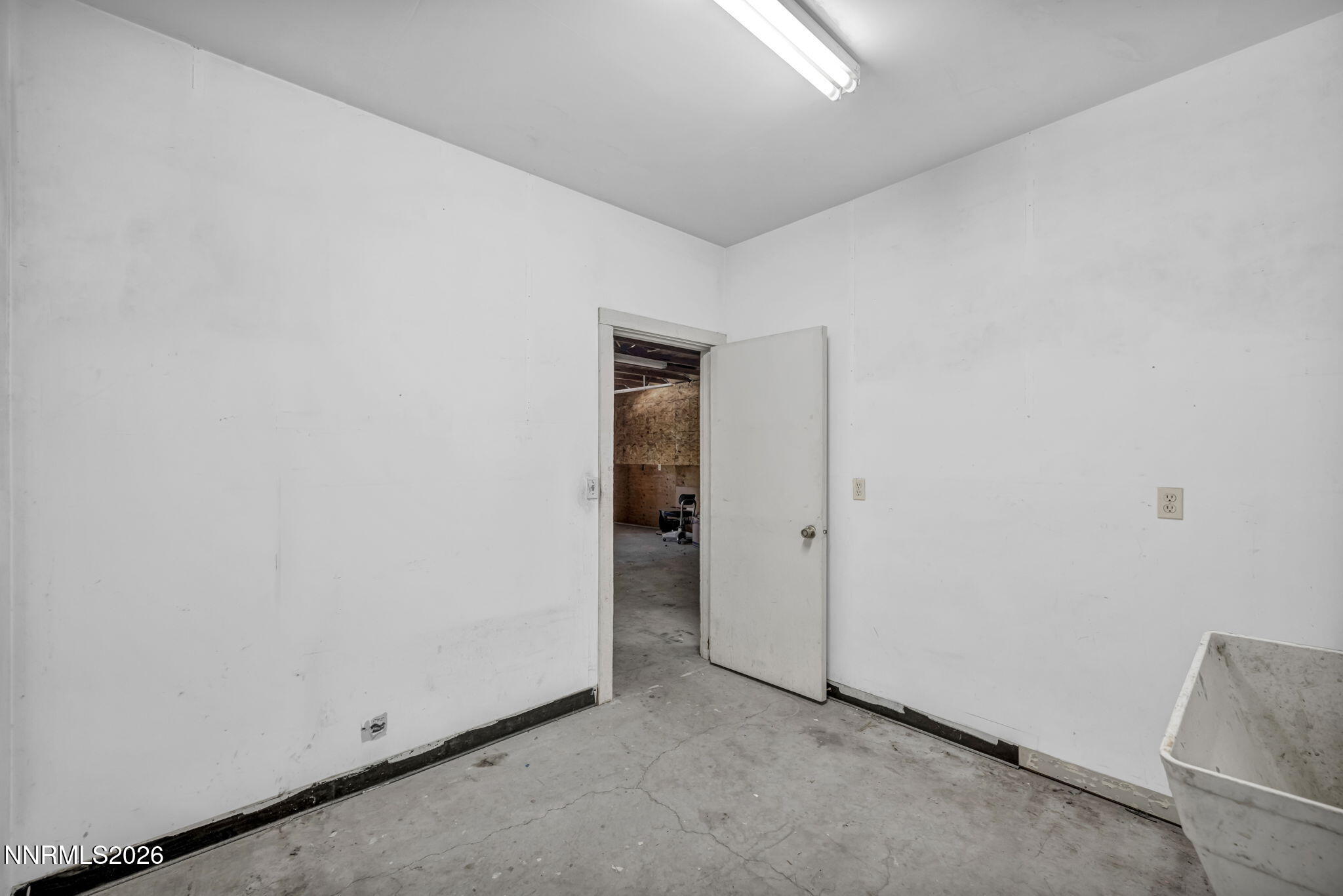 614 W 3rd Street Property Photo 43