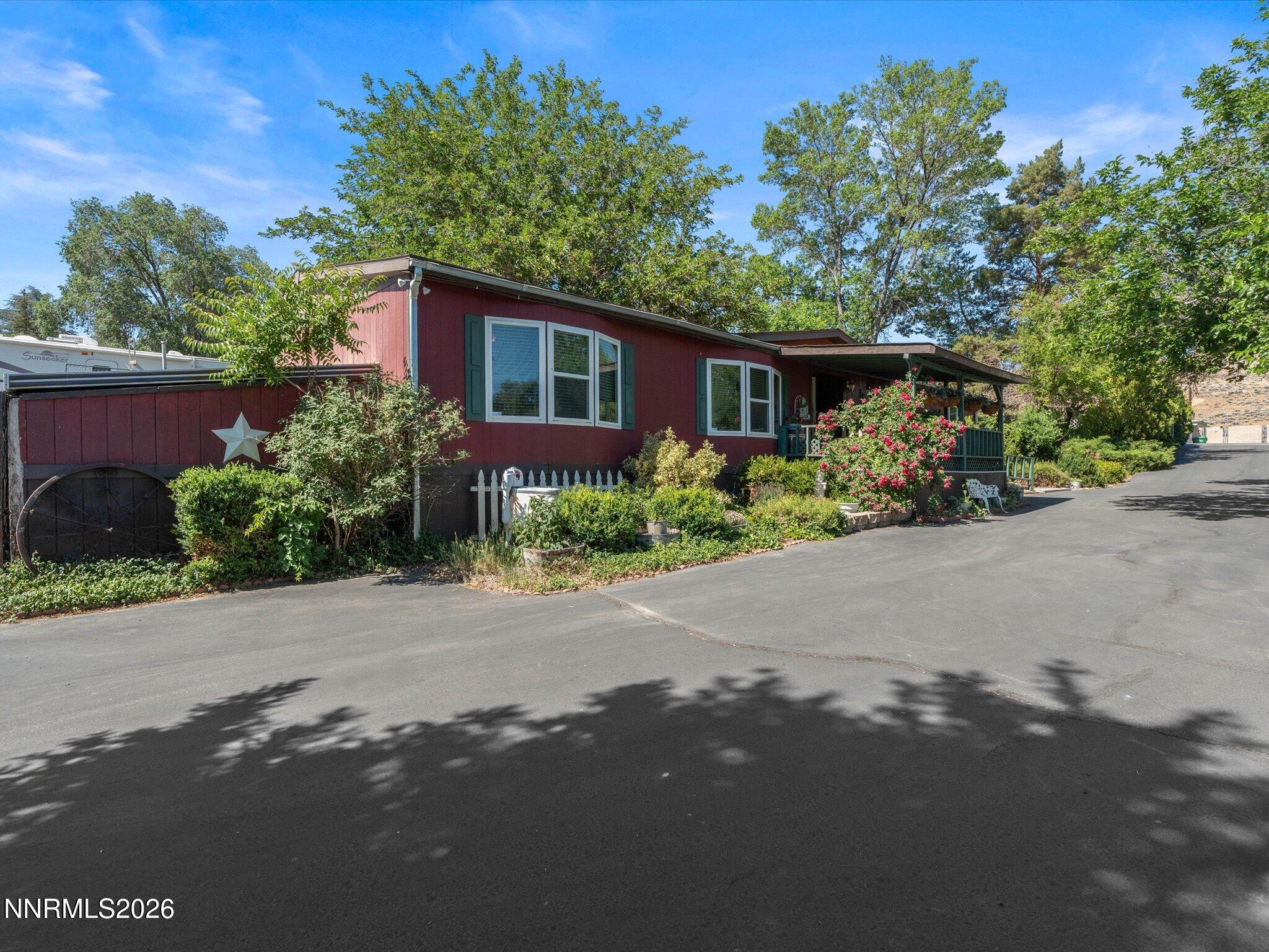 4692 W Leonesio Drive Property Photo 4