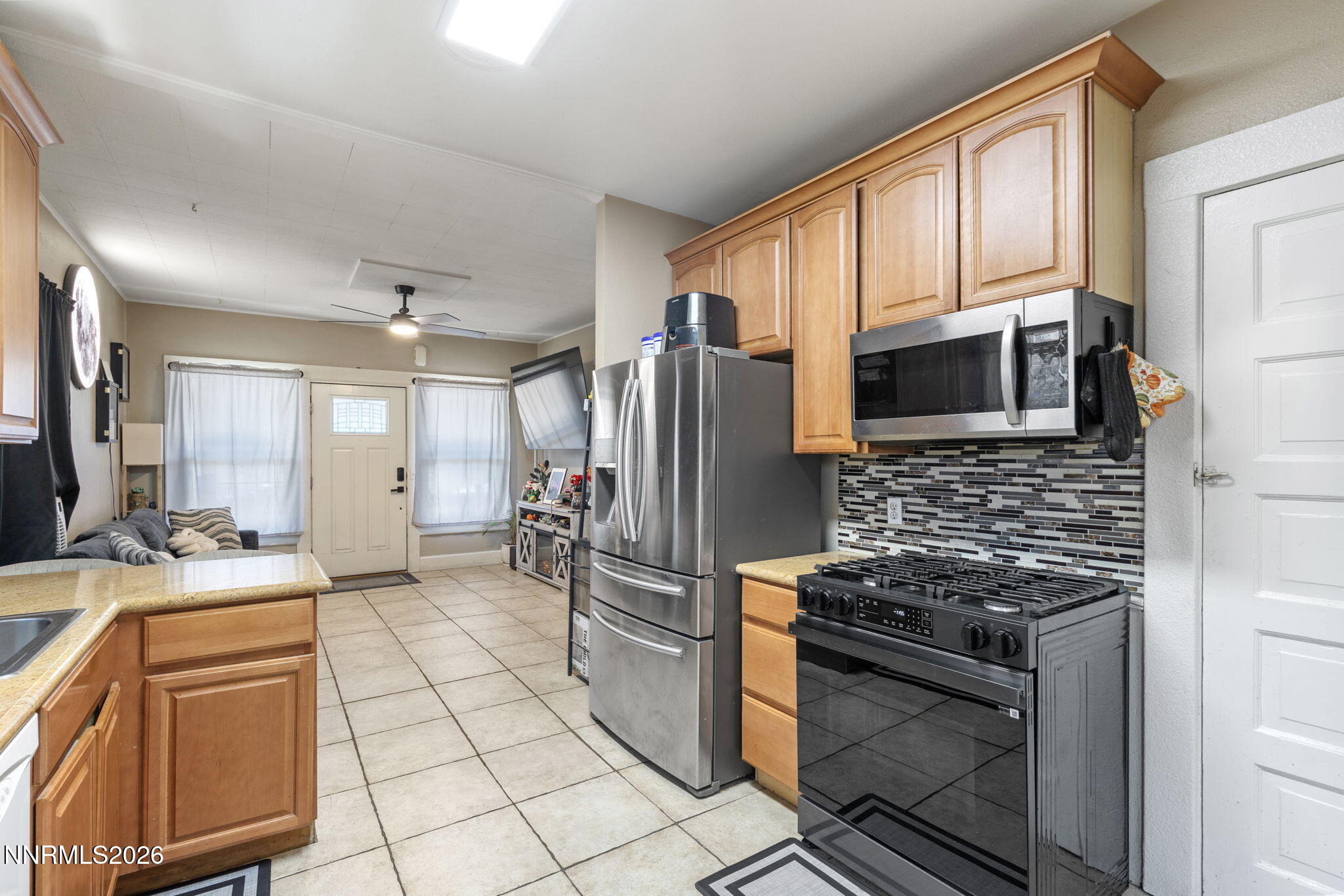 1558 A Street Property Photo 8