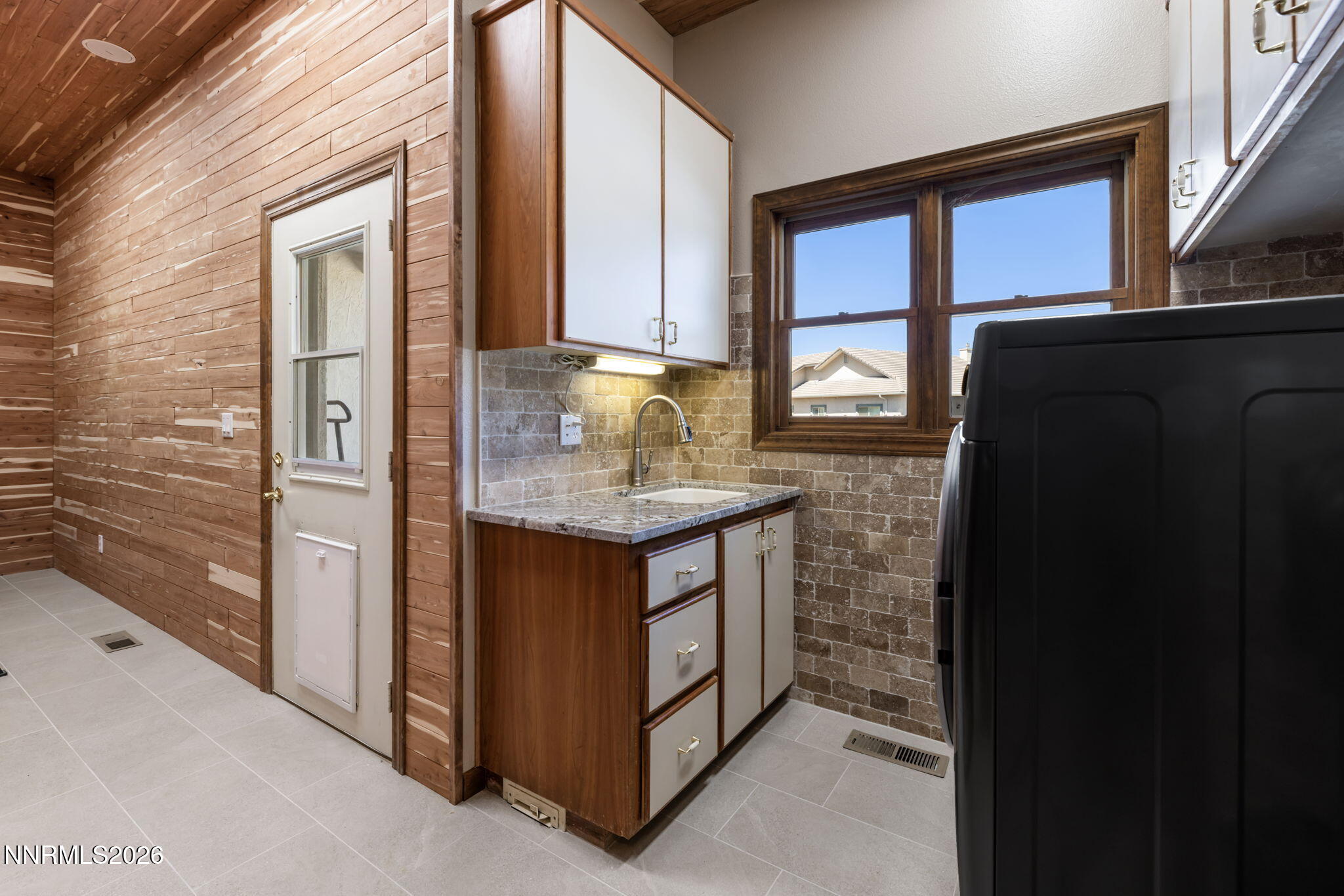 406 Gleneagles Court Property Photo 27