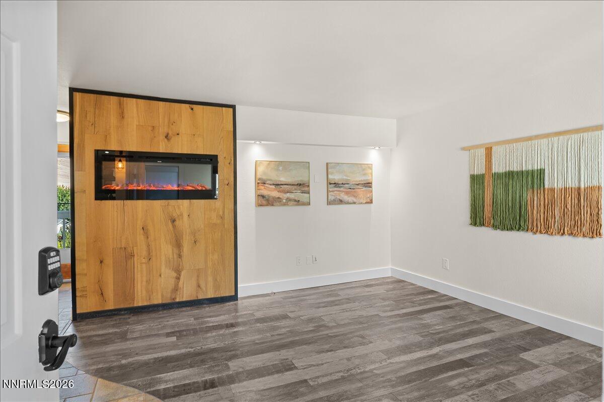 3955 Kings Row Property Photo 4