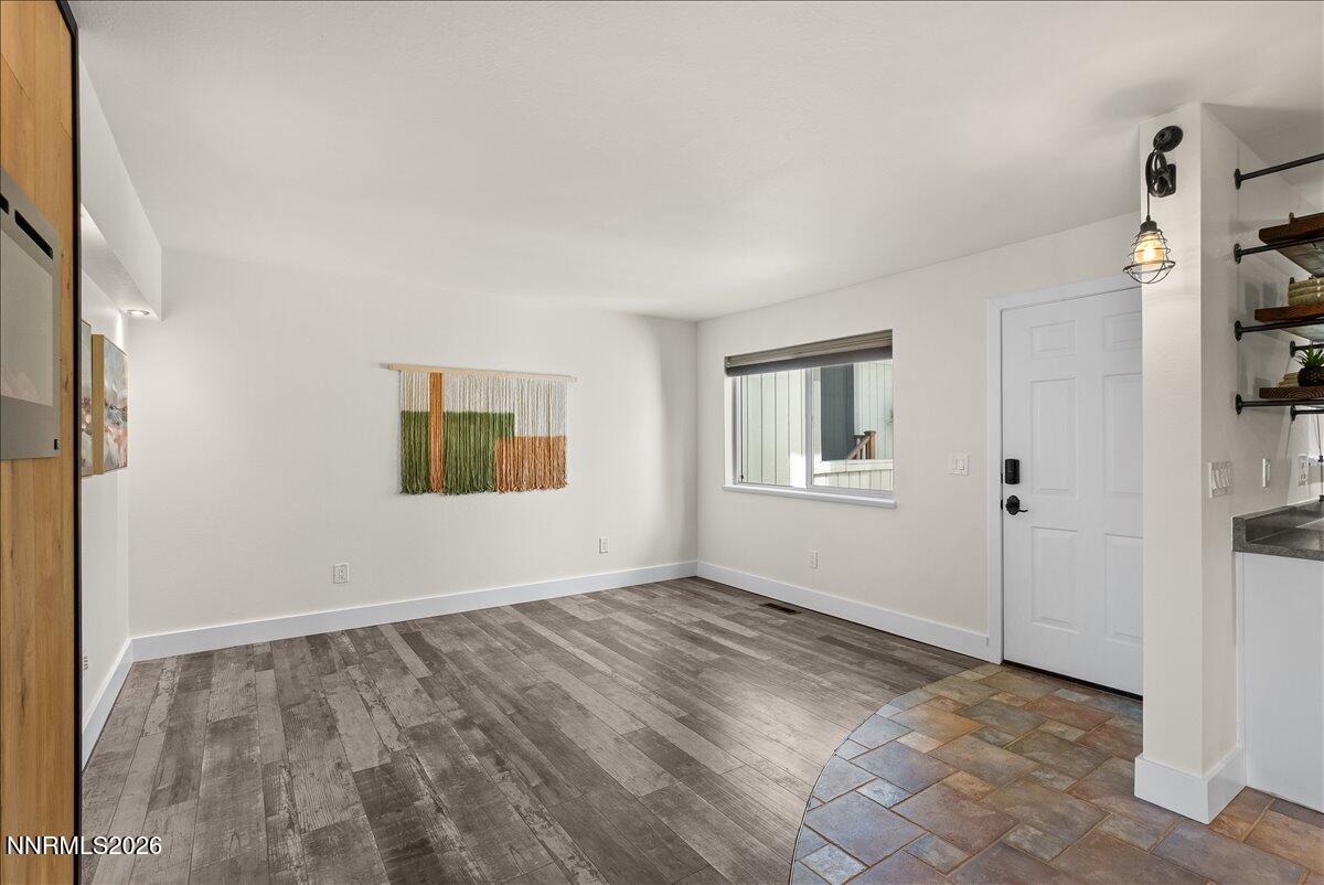 3955 Kings Row Property Photo 5