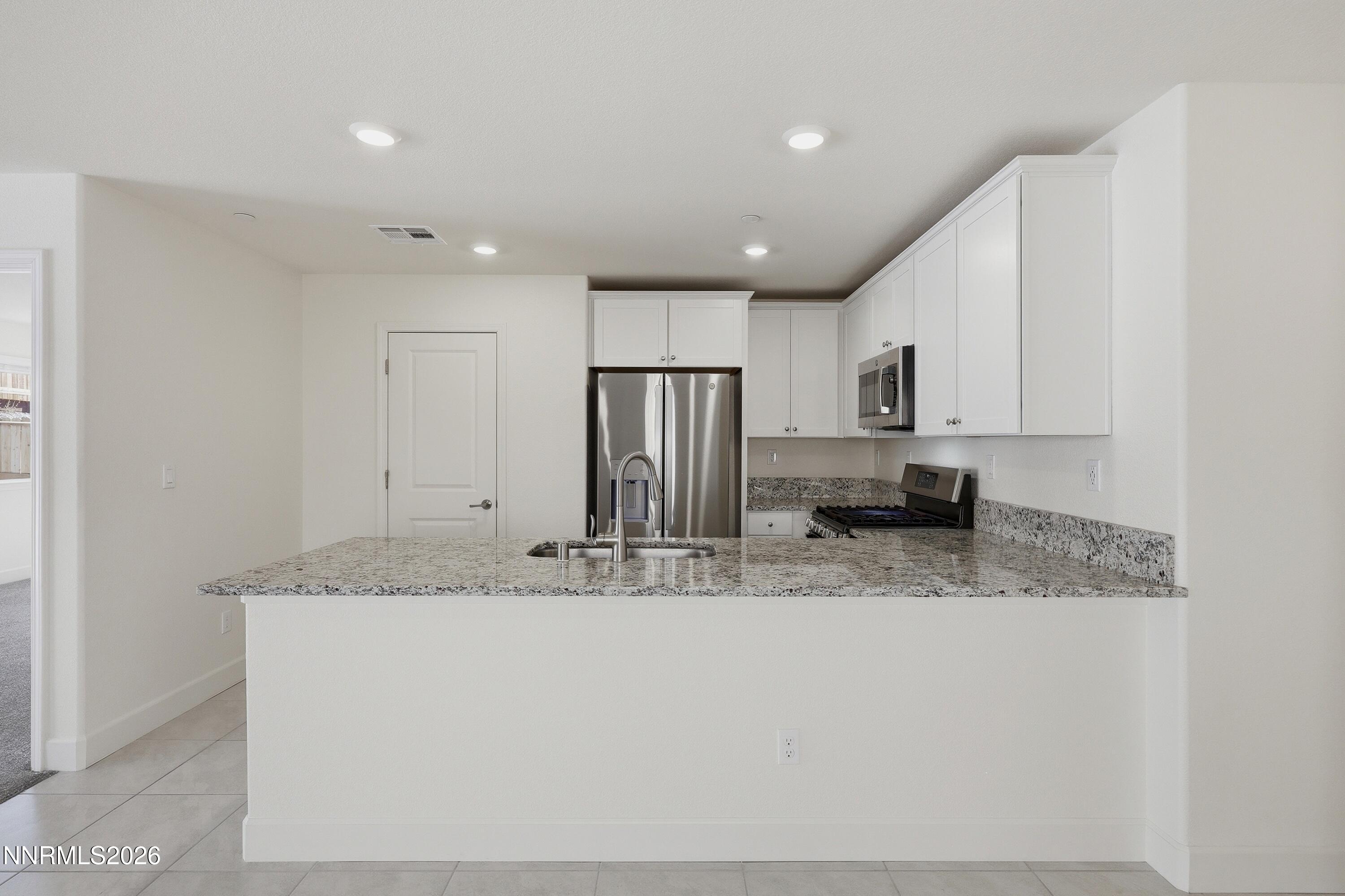 804 Cascade Range Drive Property Photo 8