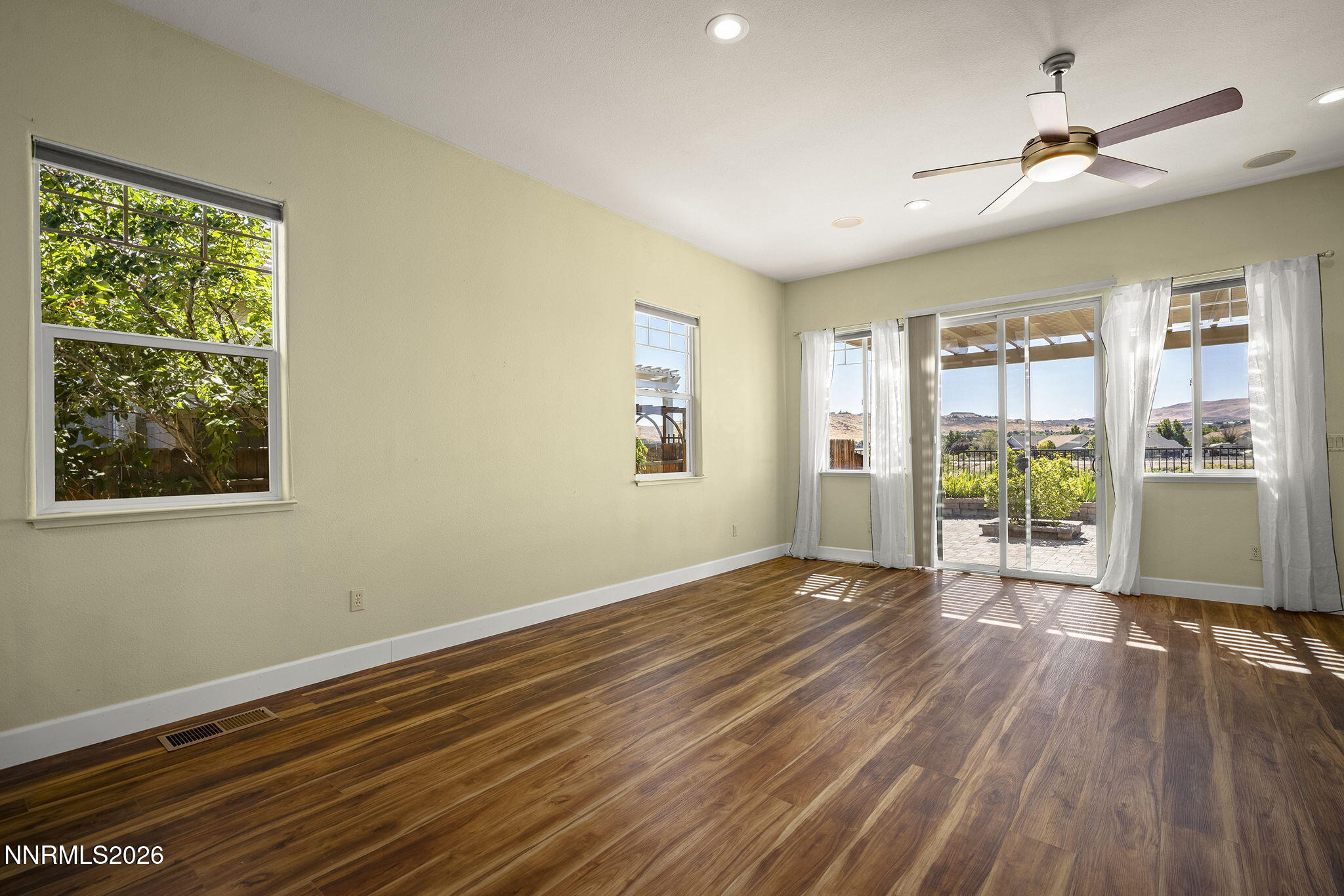 989 Turnberry Drive Property Photo 11