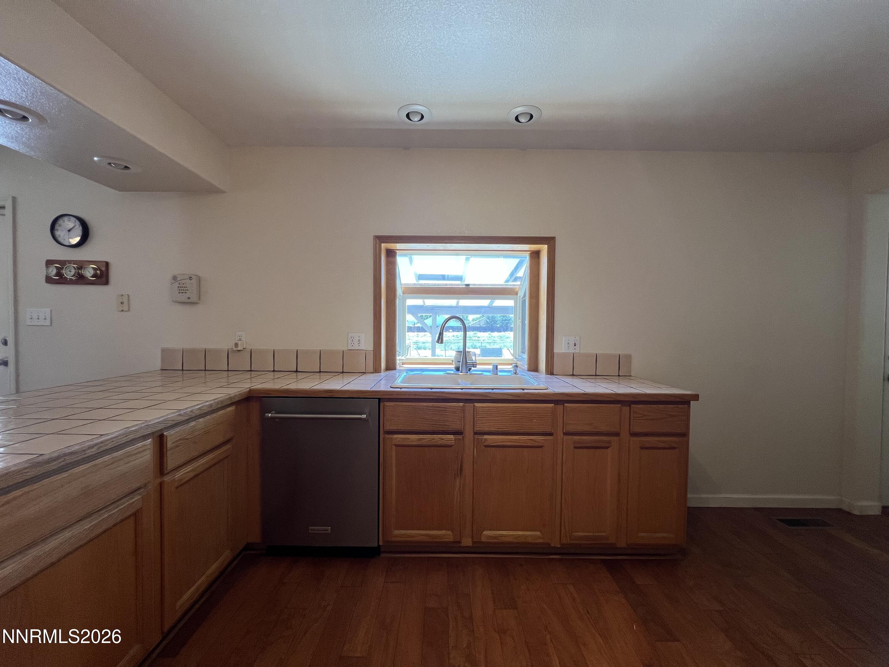 1055 Shadow Lane Property Photo 9