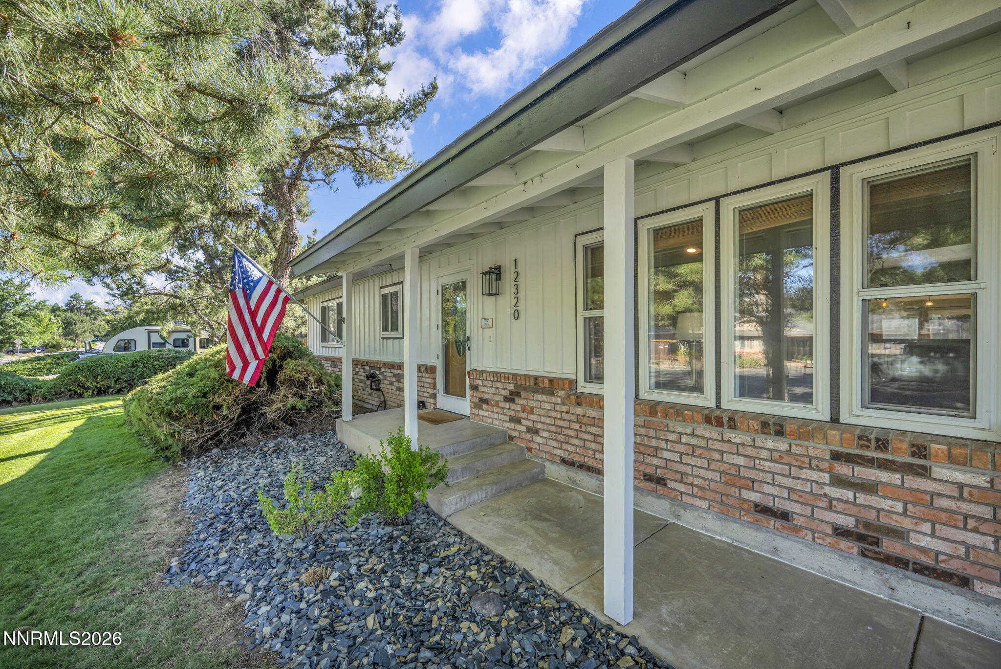 12320 S Hills Drive Property Photo 2