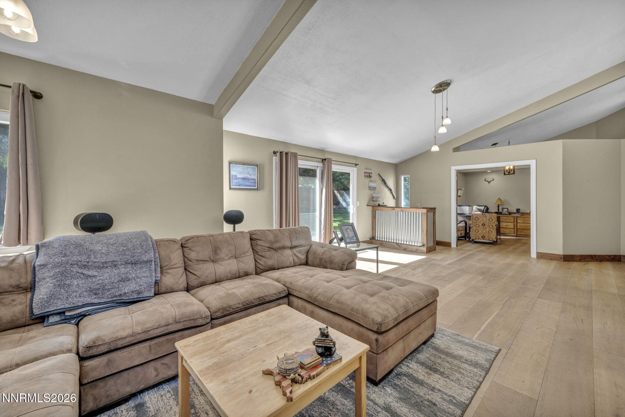 12320 S Hills Drive Property Photo 6