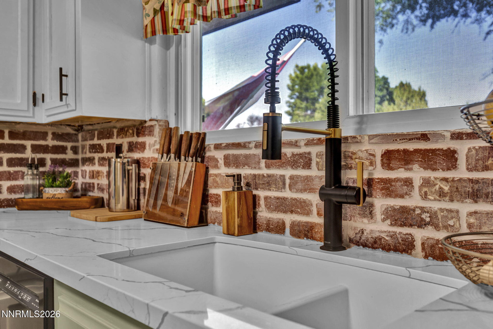 12320 S Hills Drive Property Photo 11