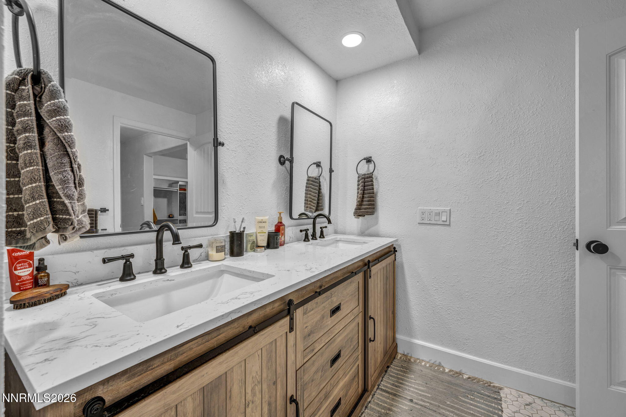 12320 S Hills Drive Property Photo 17