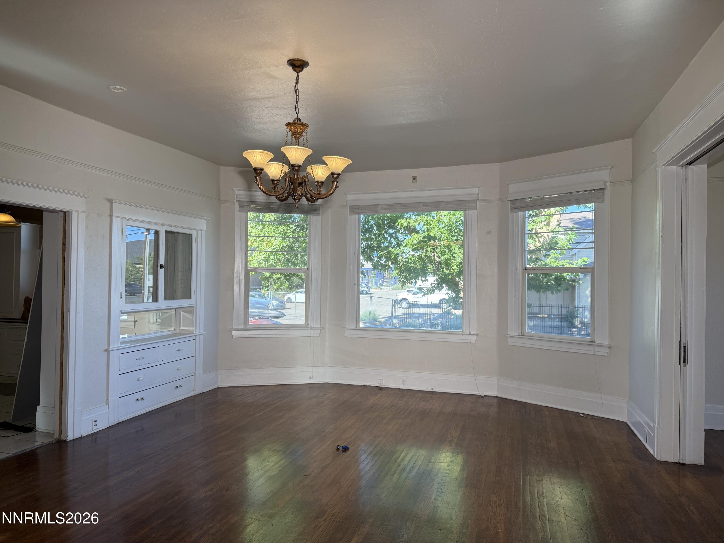 1105 W 2nd Street Property Photo 6