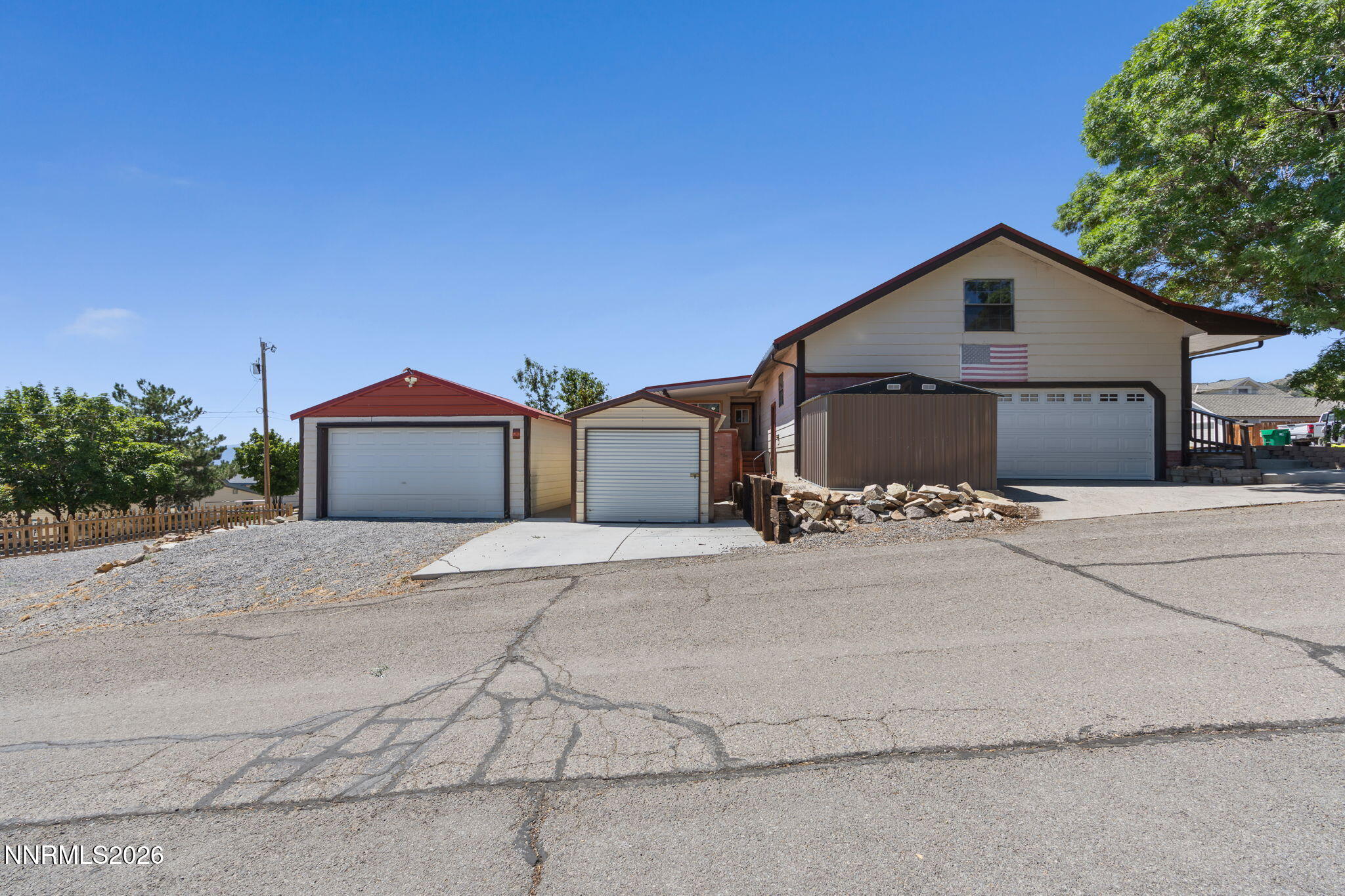 905 S E Street Property Photo 6