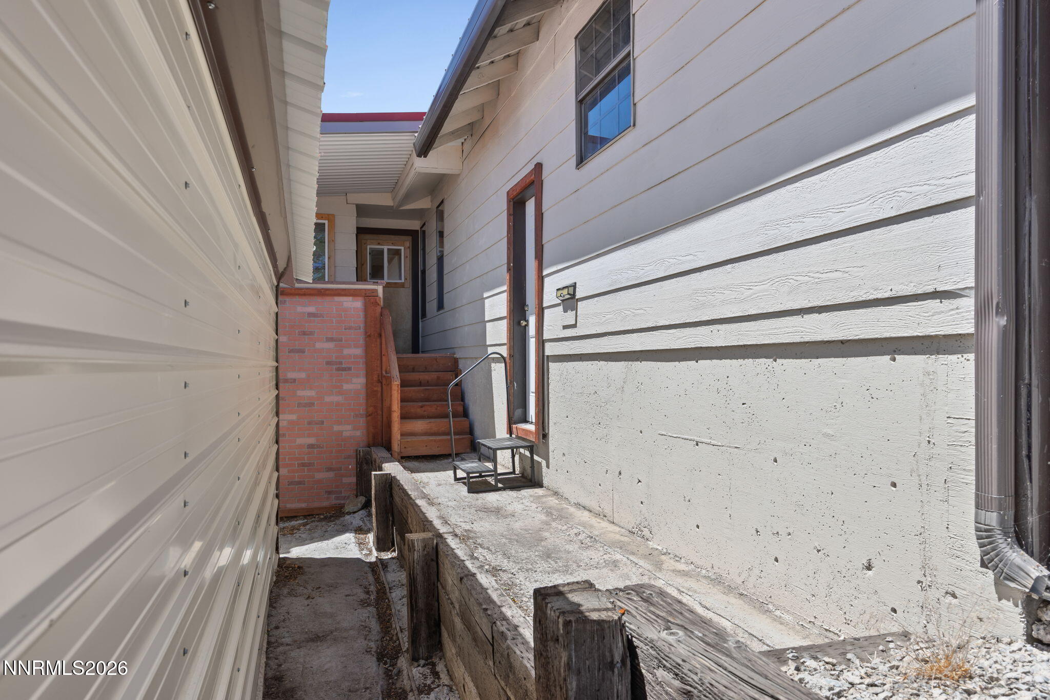 905 S E Street Property Photo 14