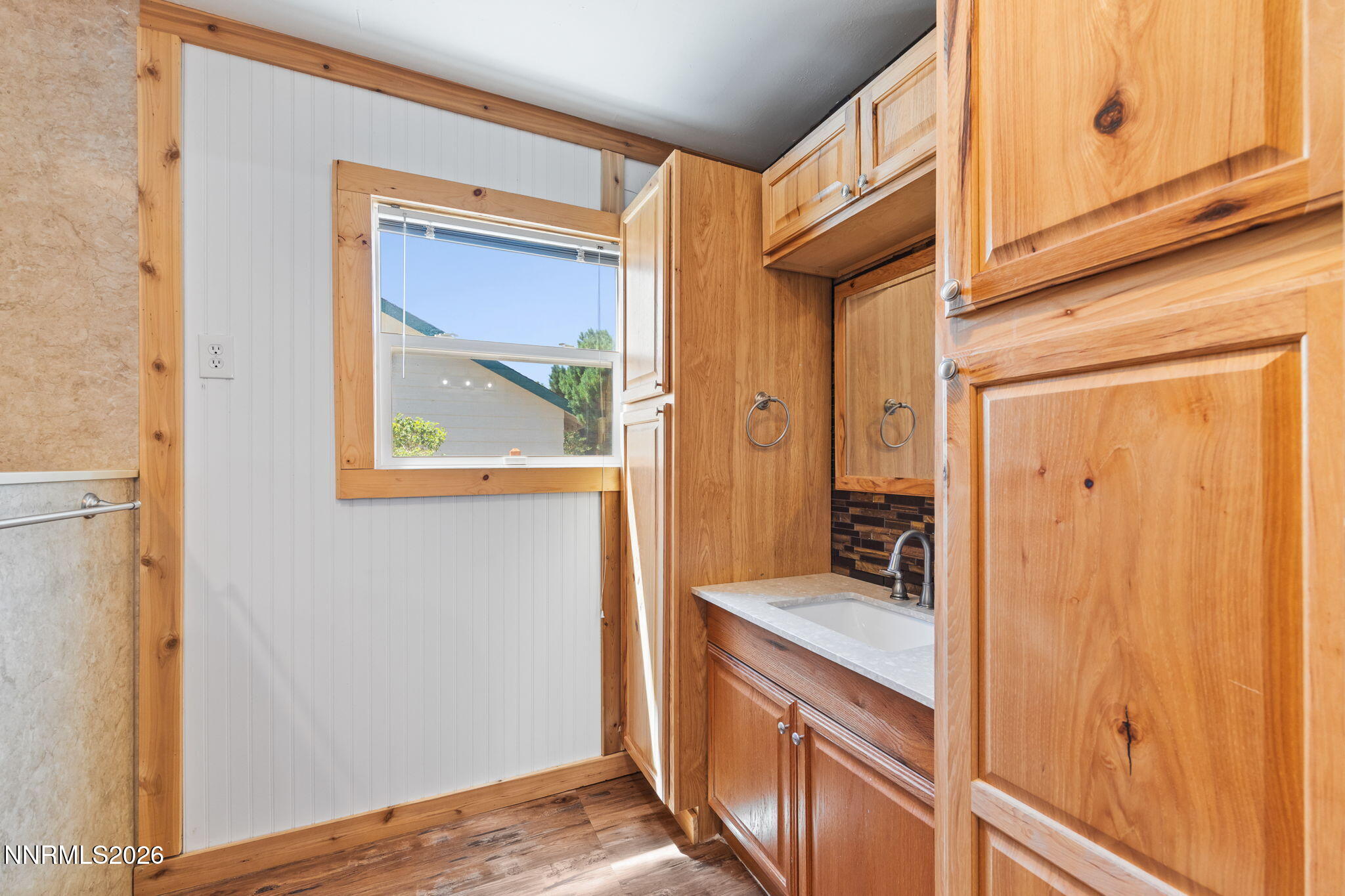 905 S E Street Property Photo 22