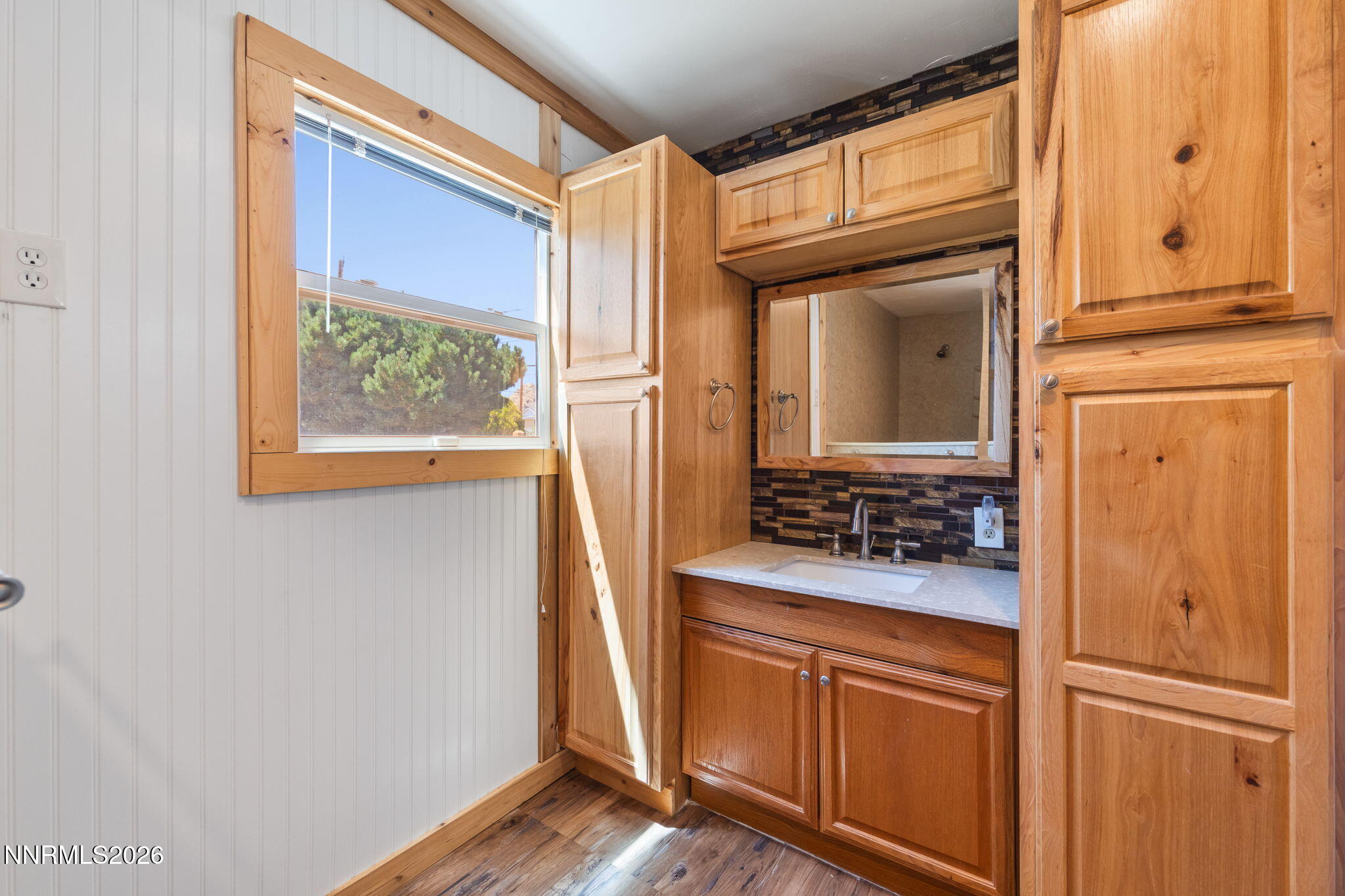 905 S E Street Property Photo 23