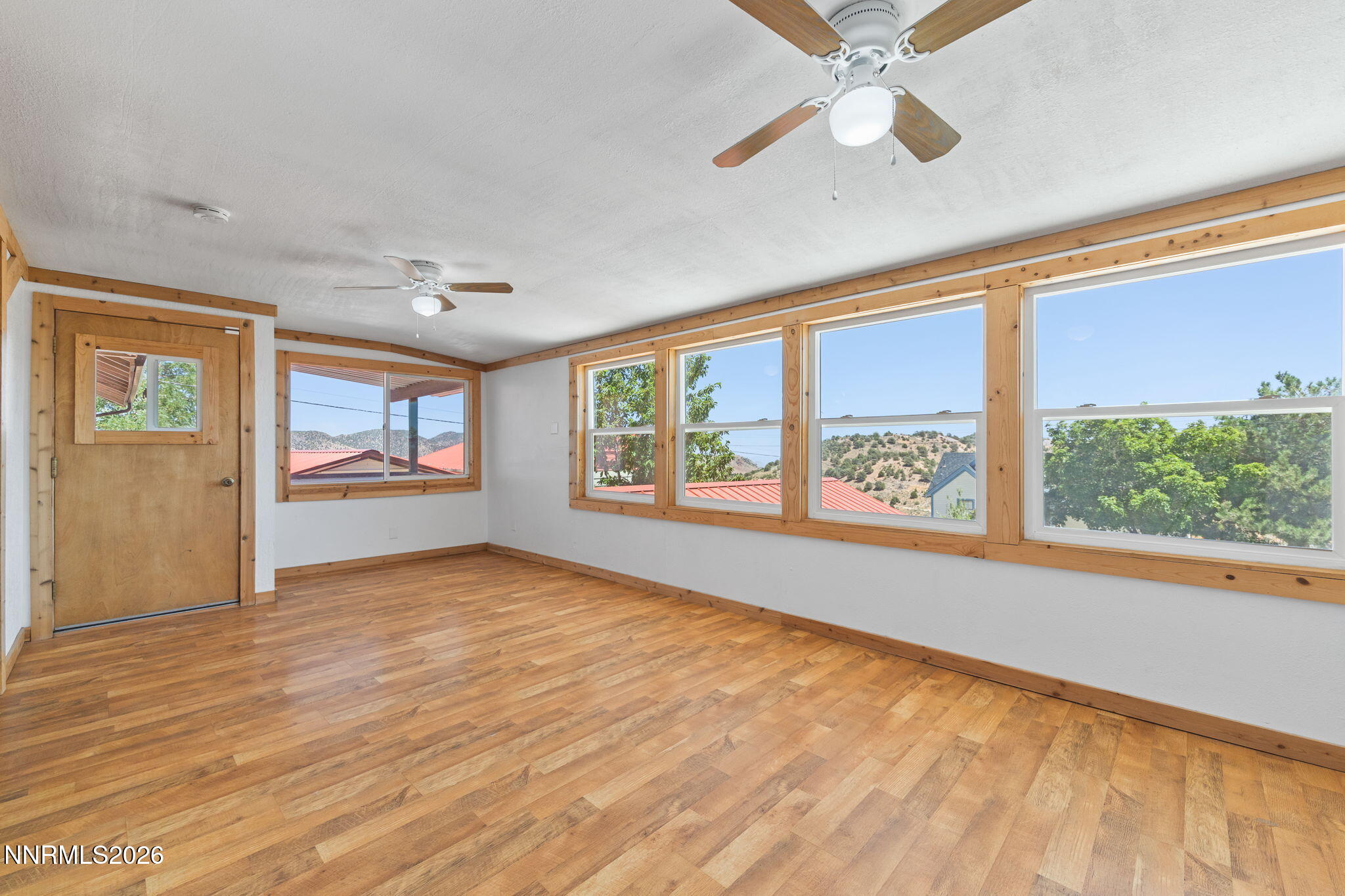 905 S E Street Property Photo 38