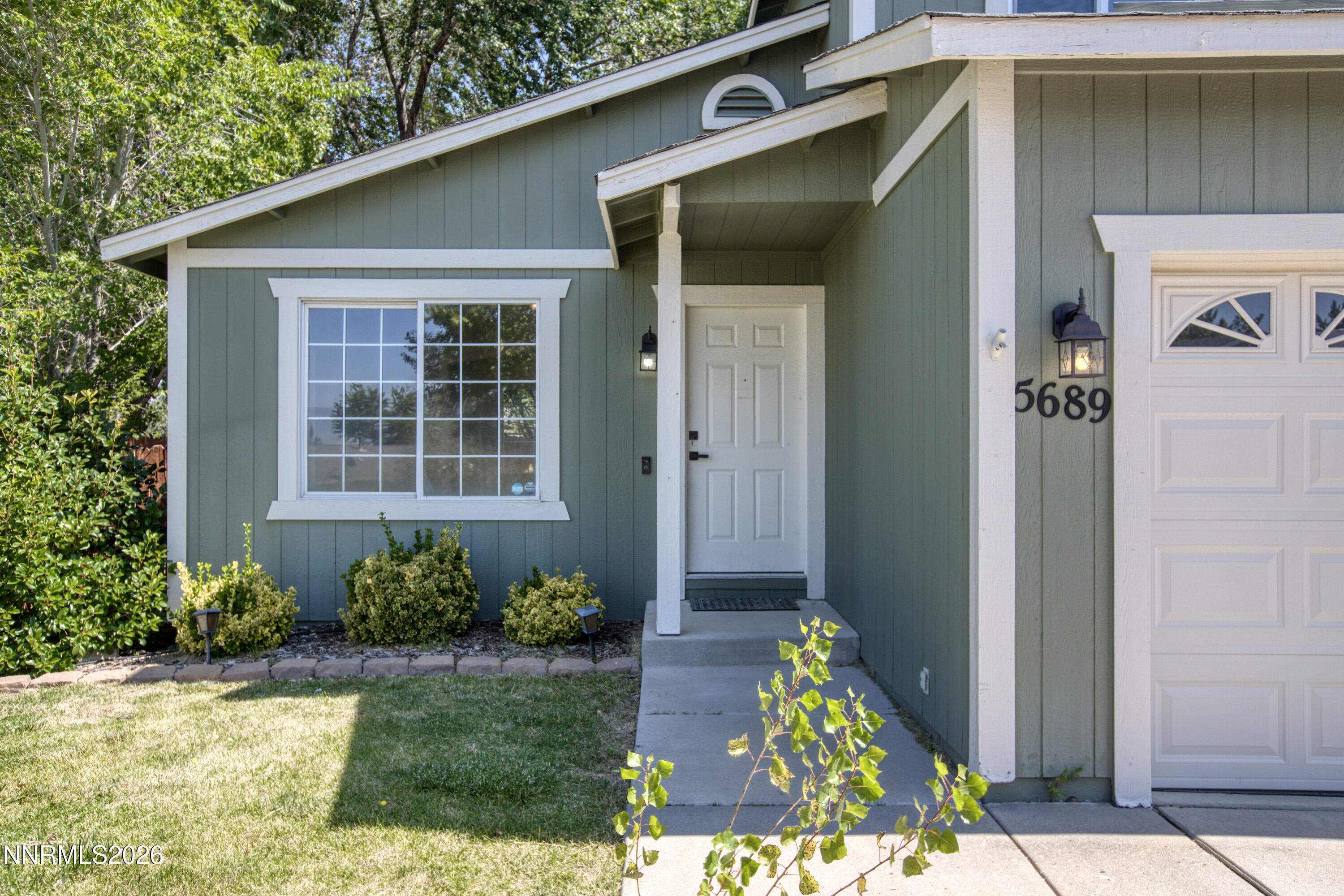 5689 Peach Court Property Photo 4