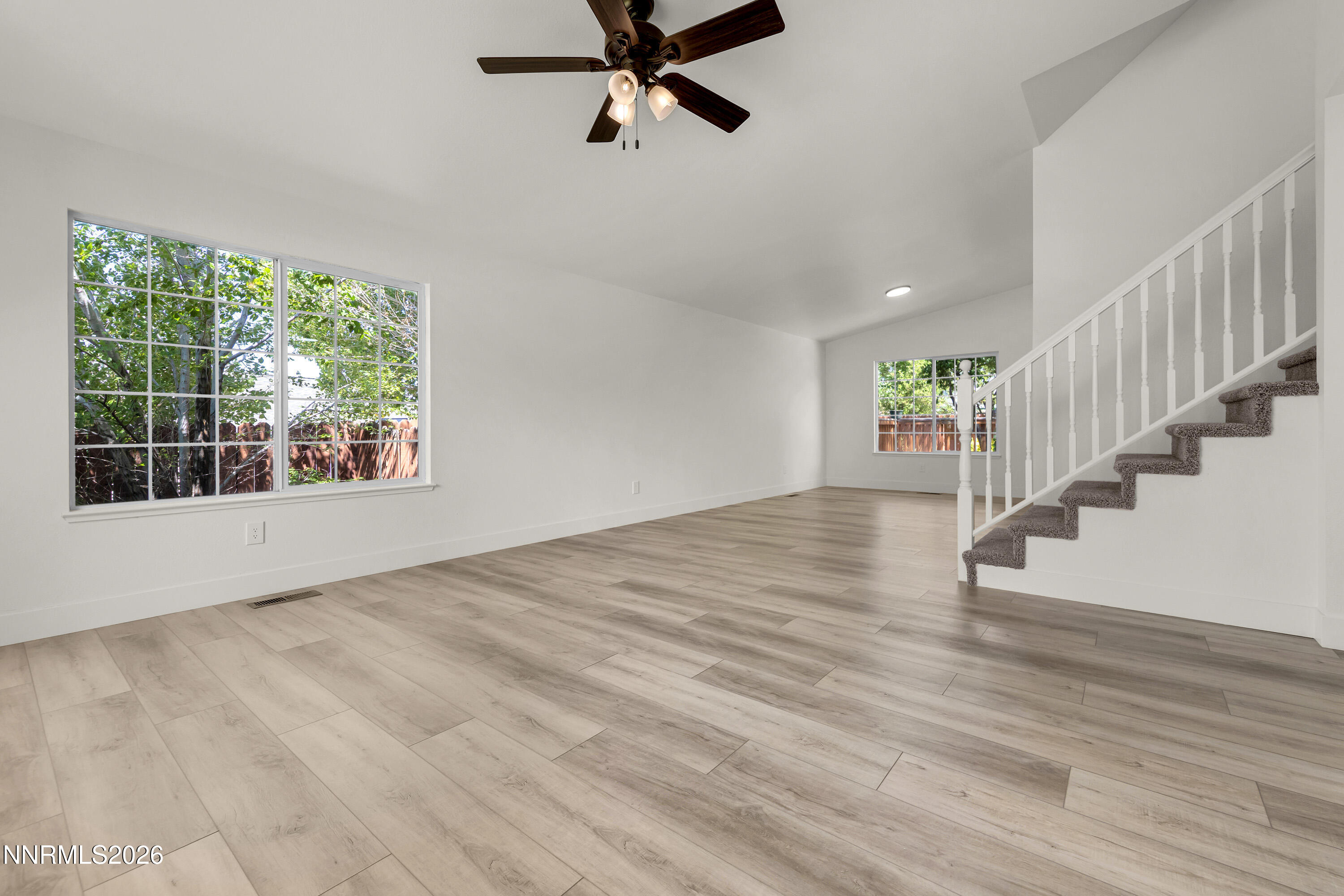 5689 Peach Court Property Photo 7