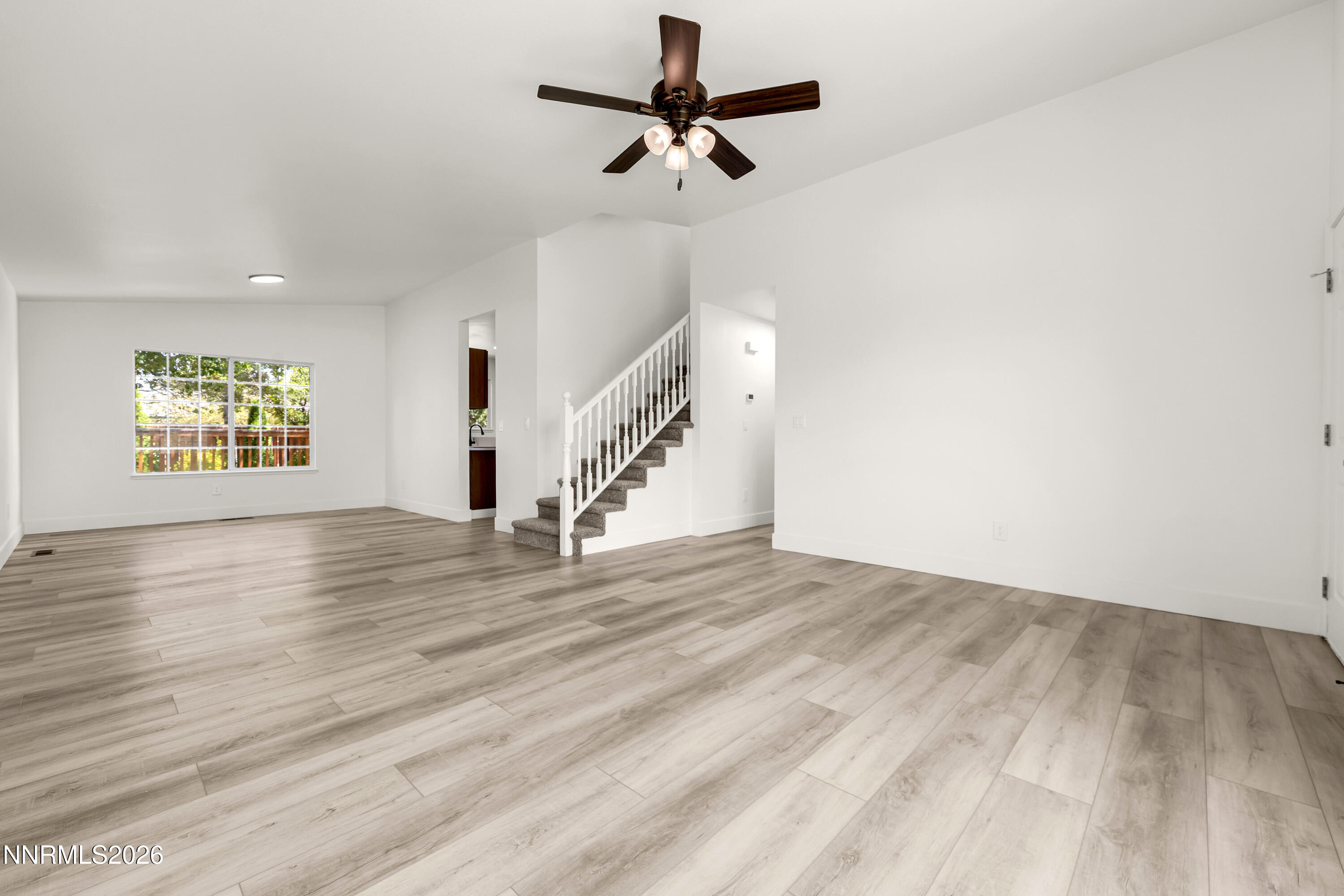 5689 Peach Court Property Photo 8