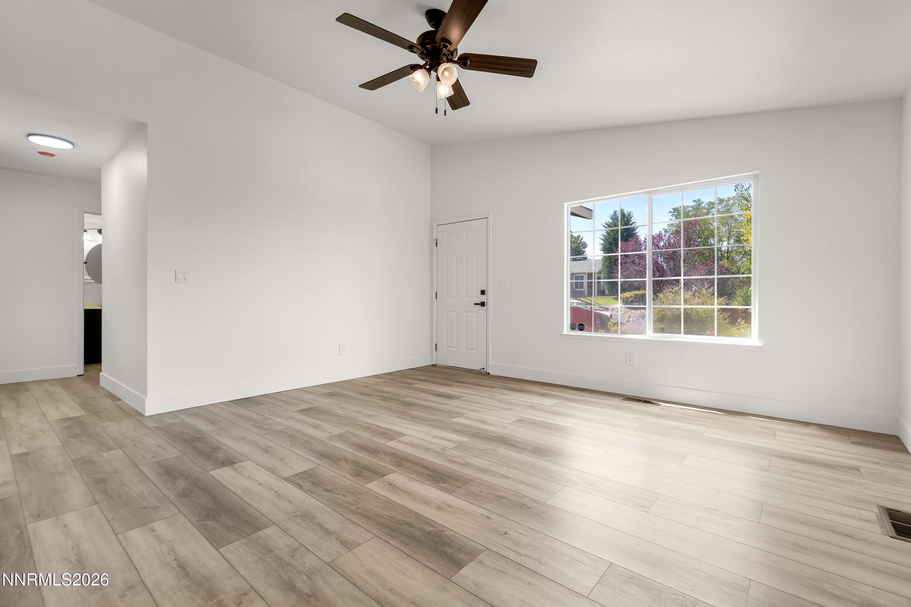 5689 Peach Court Property Photo 9
