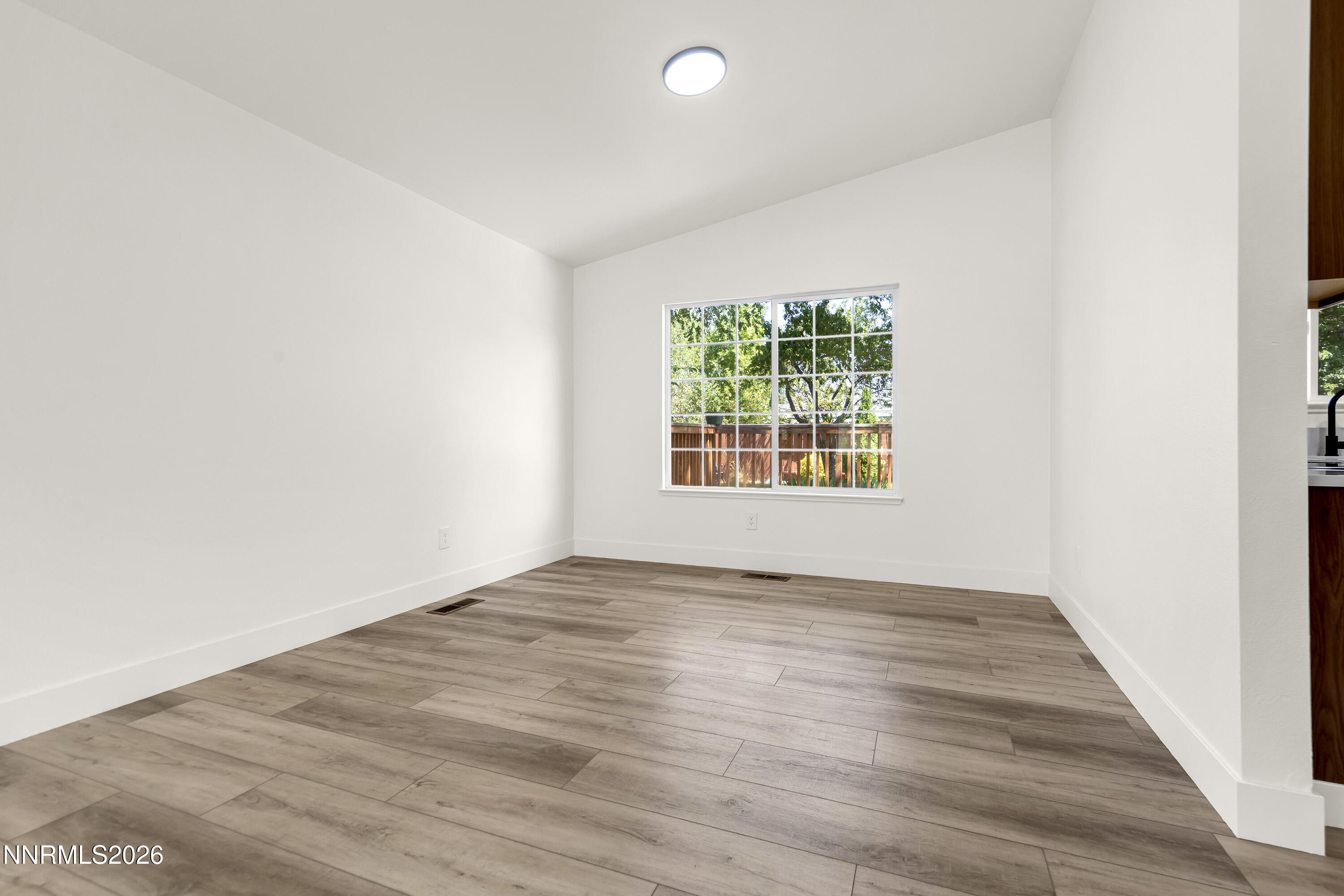 5689 Peach Court Property Photo 11