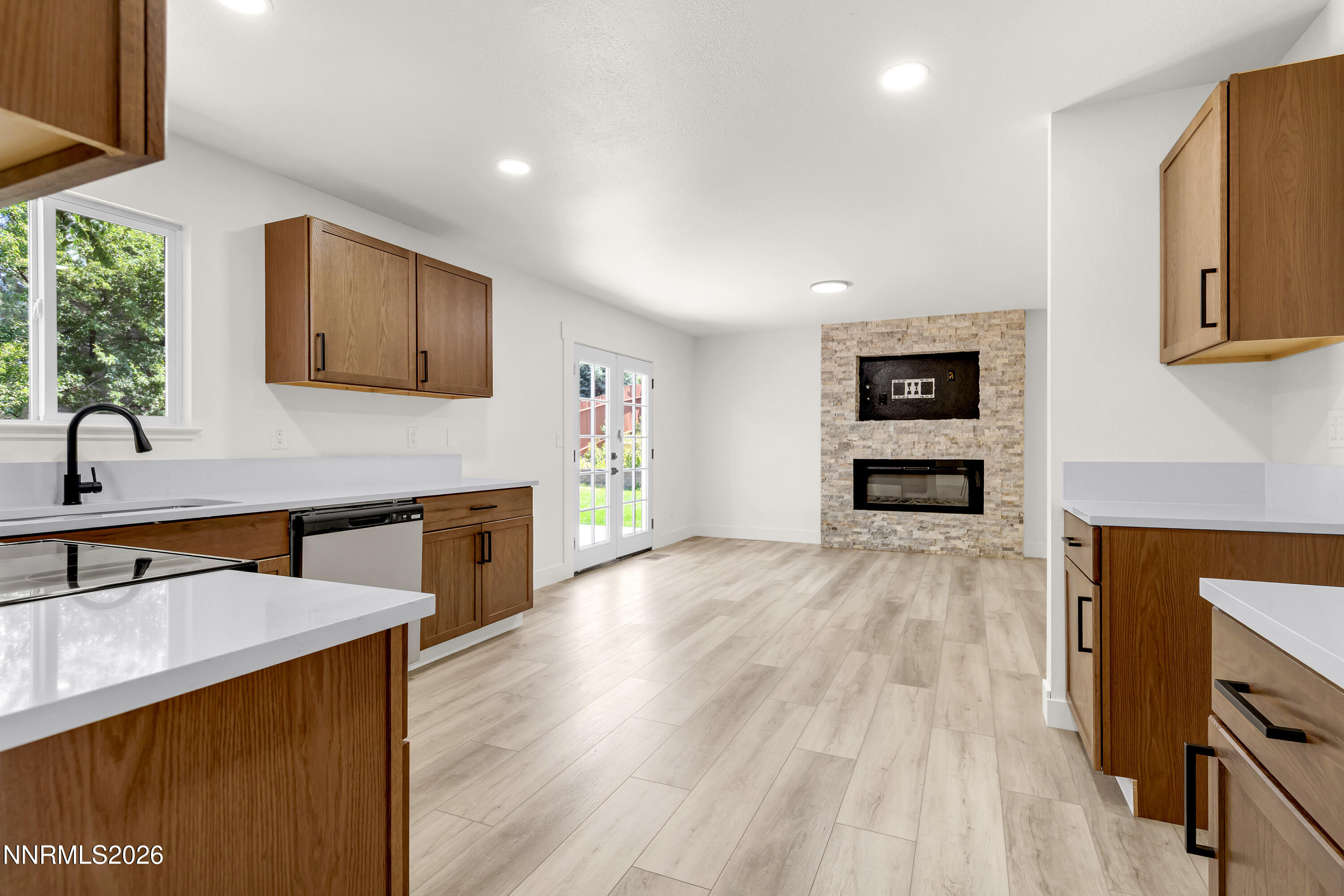 5689 Peach Court Property Photo 14