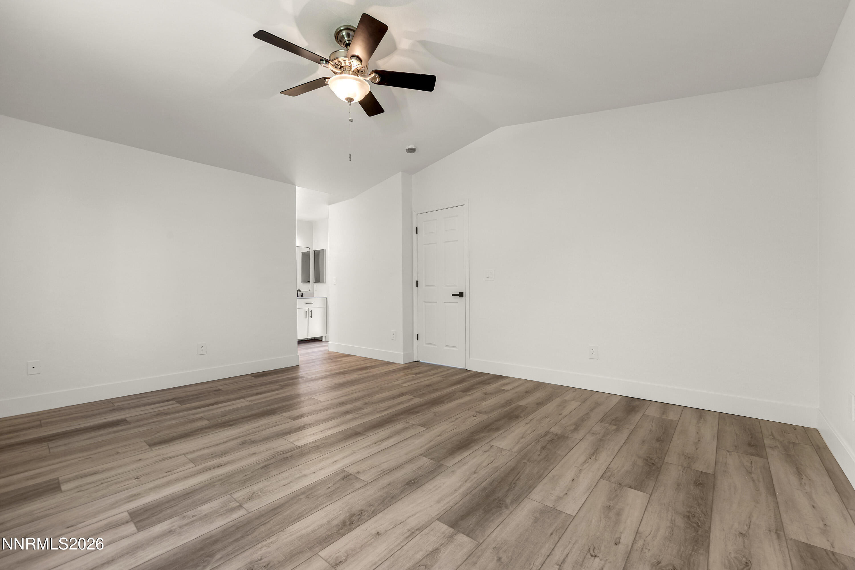 5689 Peach Court Property Photo 25