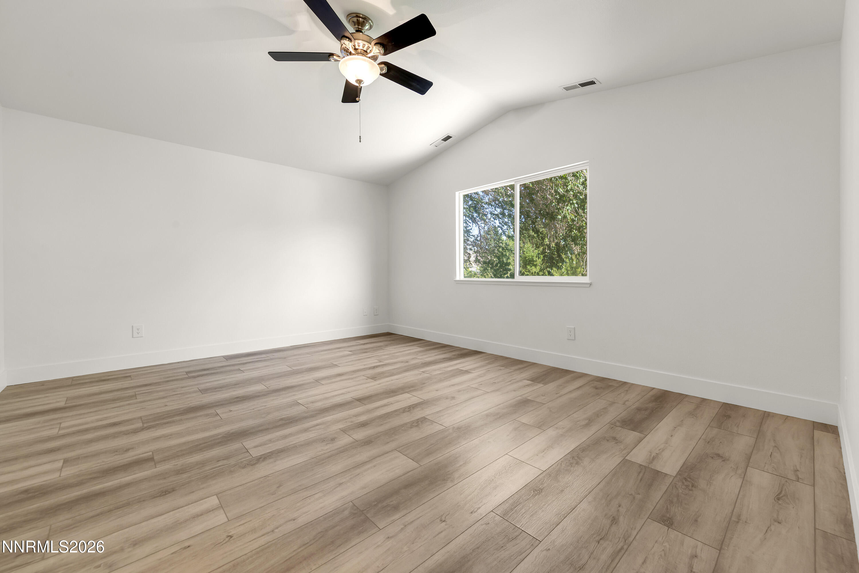 5689 Peach Court Property Photo 27
