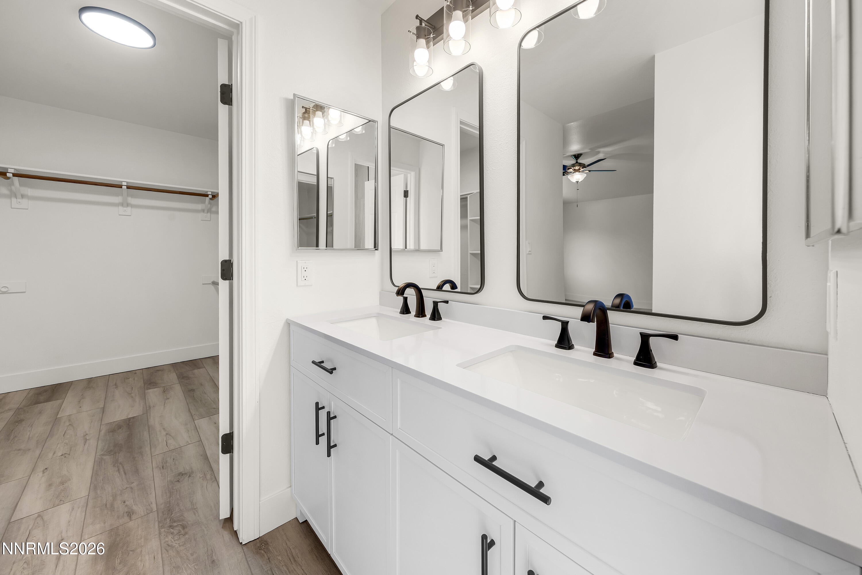 5689 Peach Court Property Photo 30