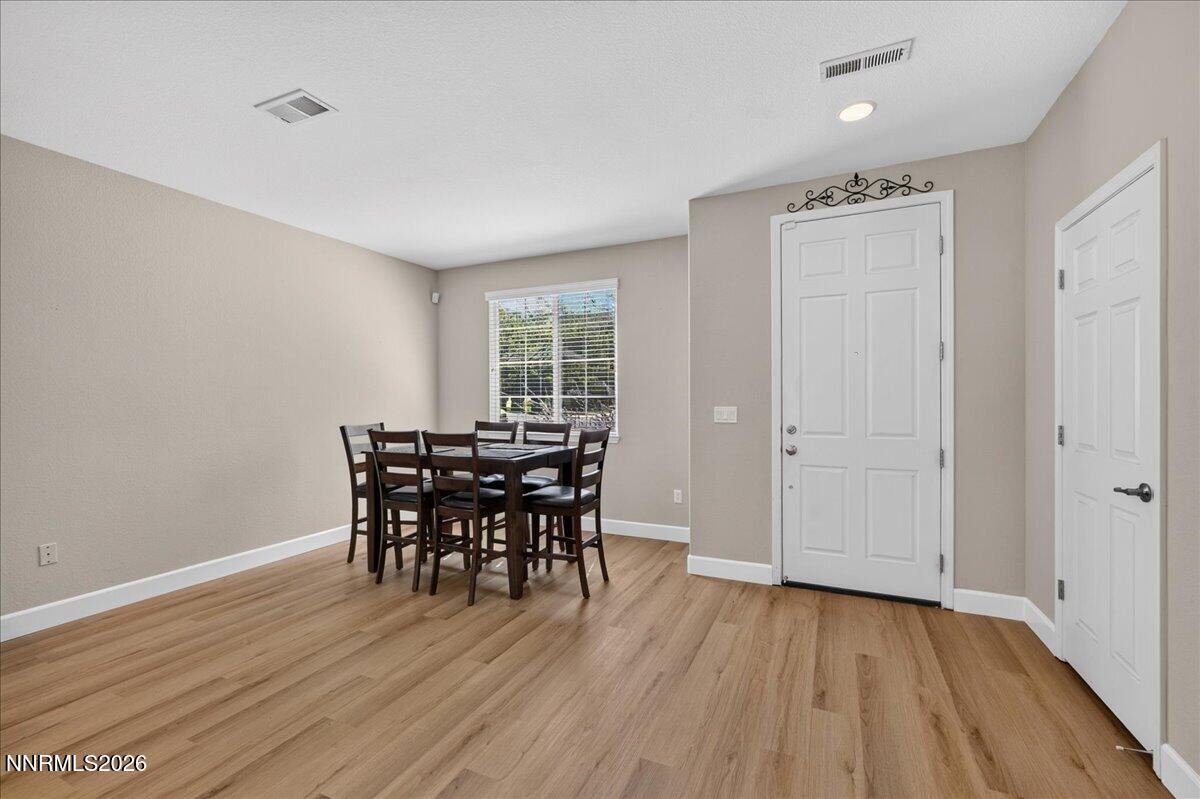 7325 Heritage Oaks Drive Property Photo 2