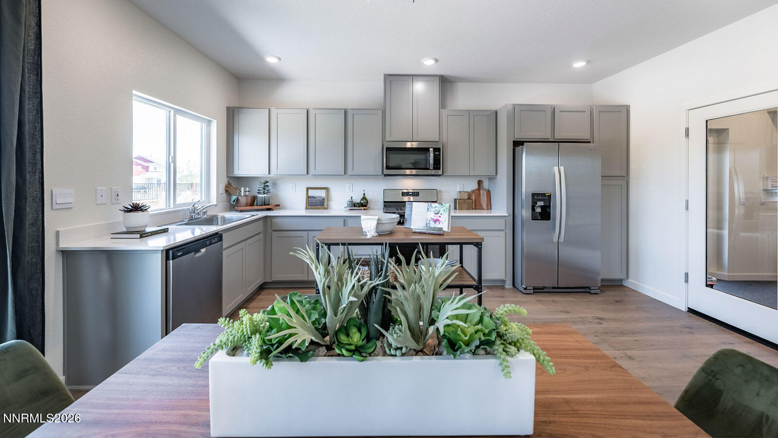 7556 Editor Drive Property Photo 9