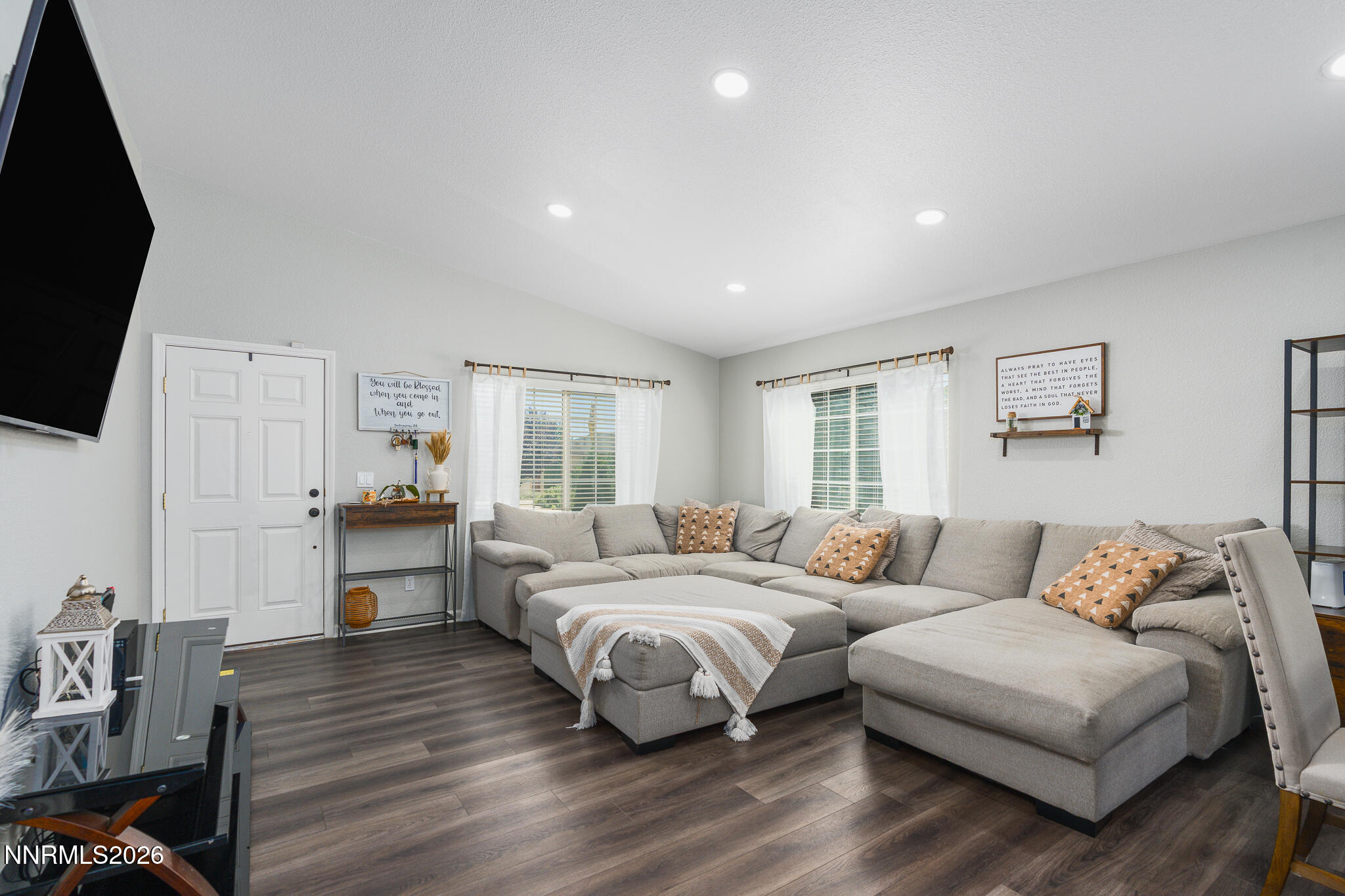 17745 Live Oak Court Property Photo 8