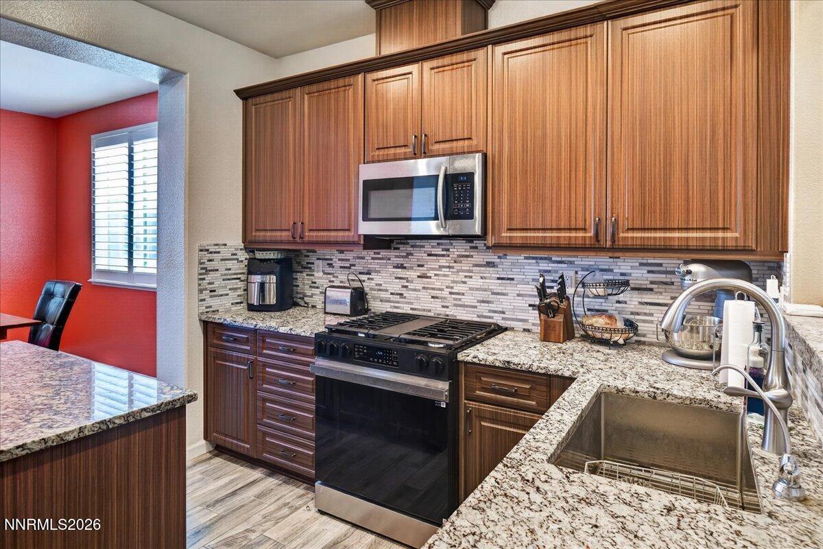1460 Shadow Lane Property Photo 8
