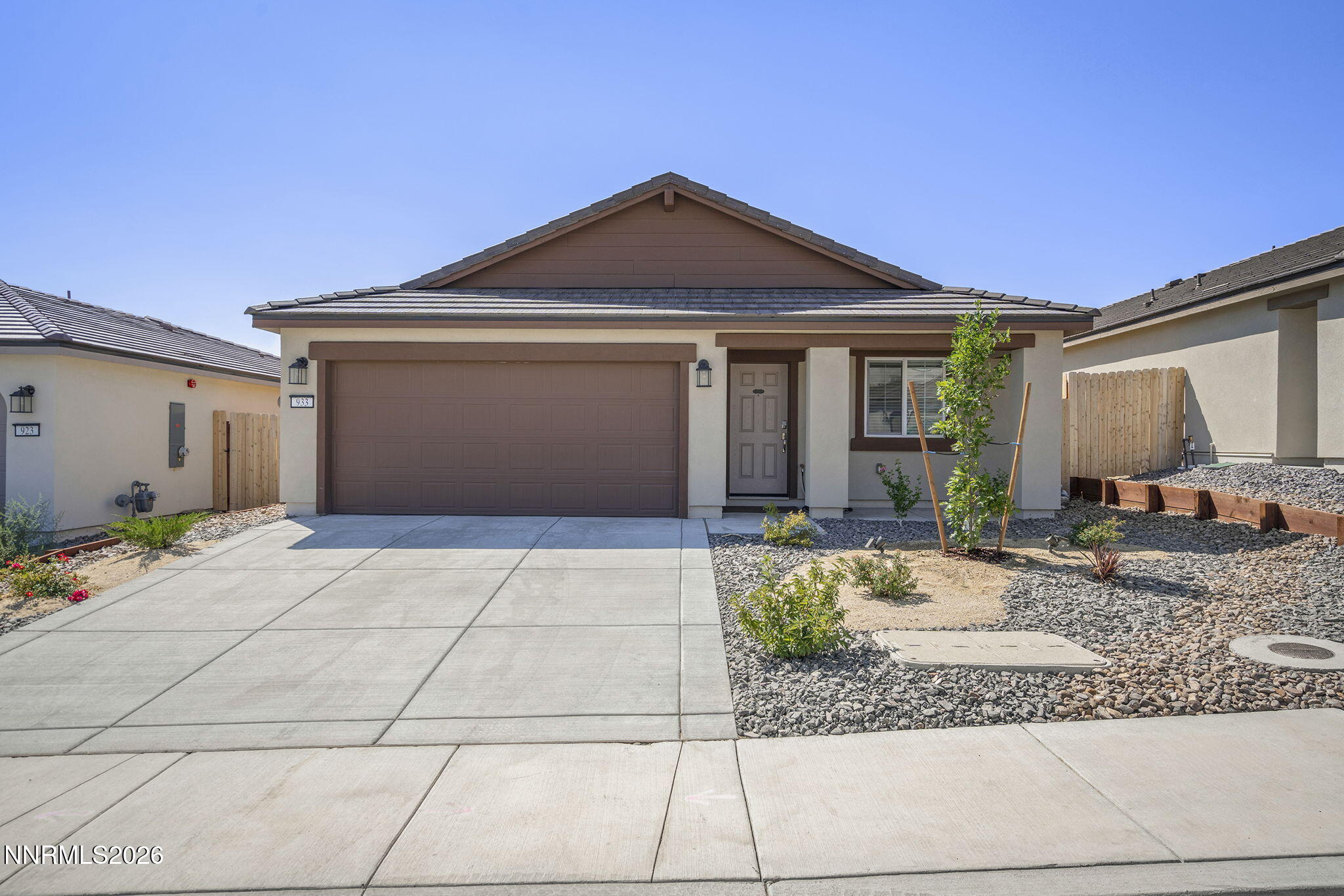 933 Cascade Range Drive Property Photo 1