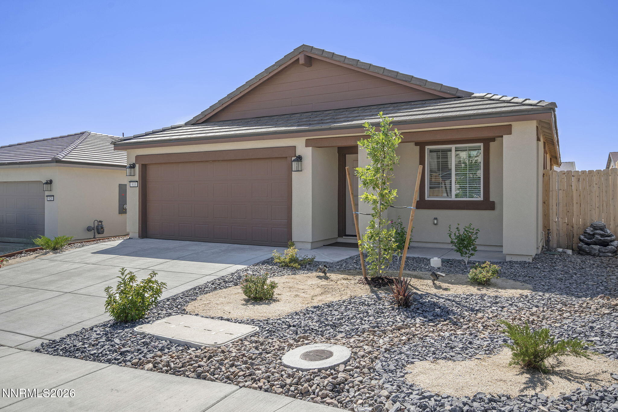 933 Cascade Range Drive Property Photo 2