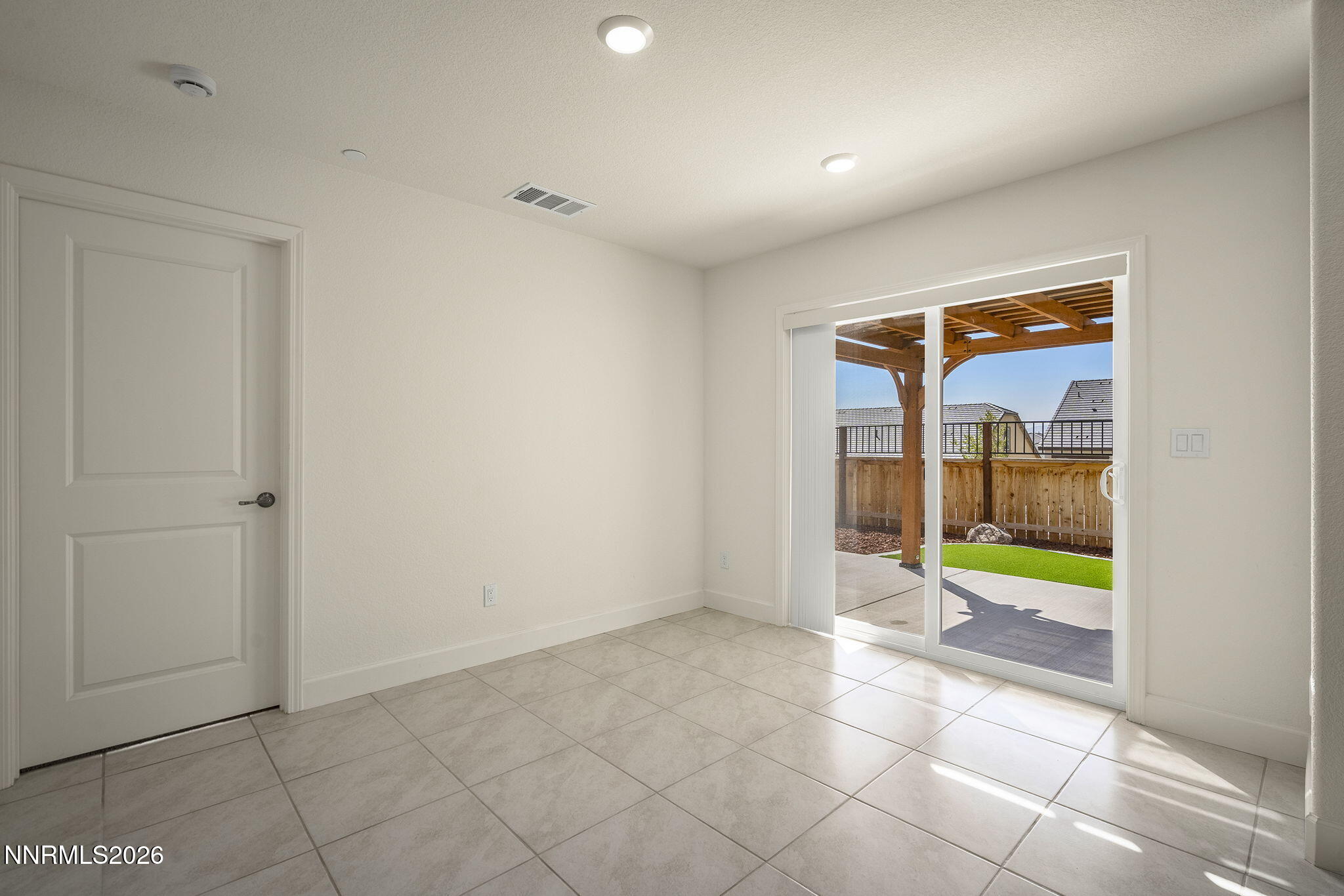 933 Cascade Range Drive Property Photo 10