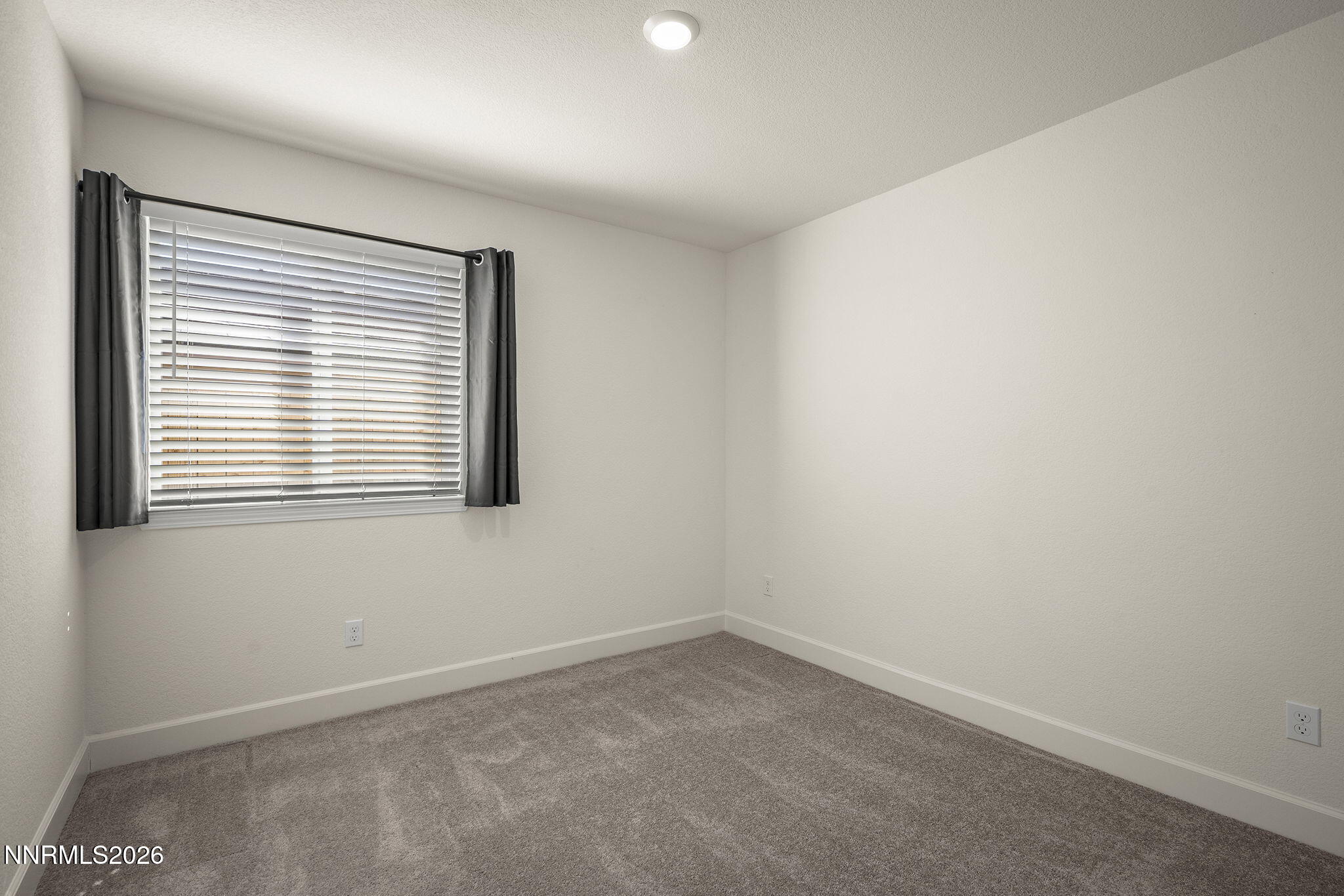 933 Cascade Range Drive Property Photo 18