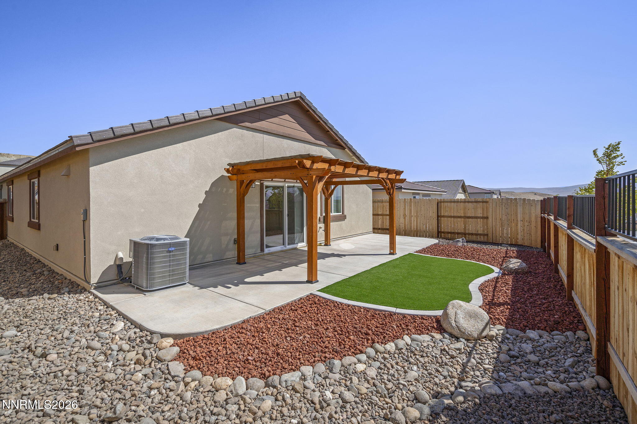 933 Cascade Range Drive Property Photo 21