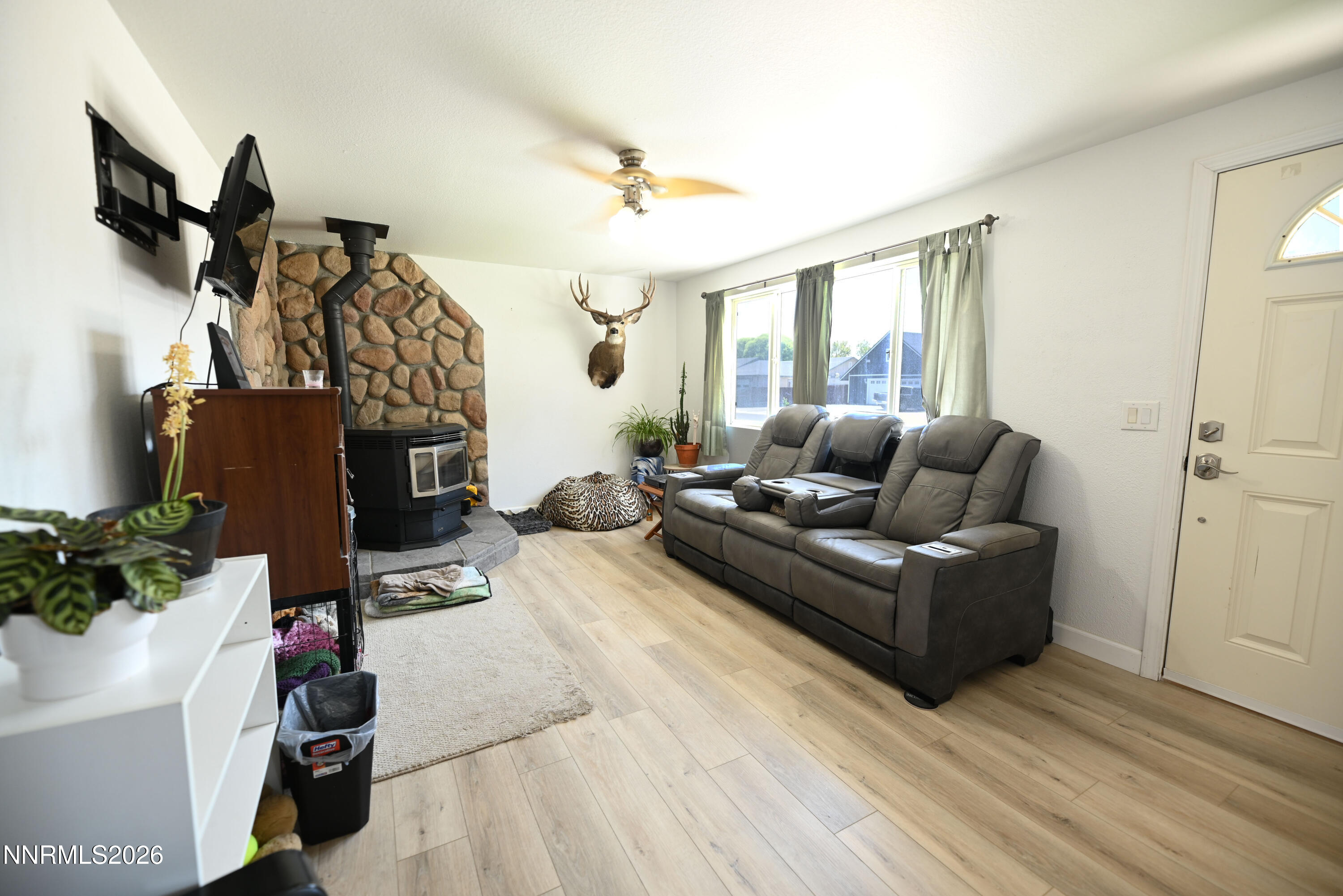 210 Willow Drive Property Photo 4