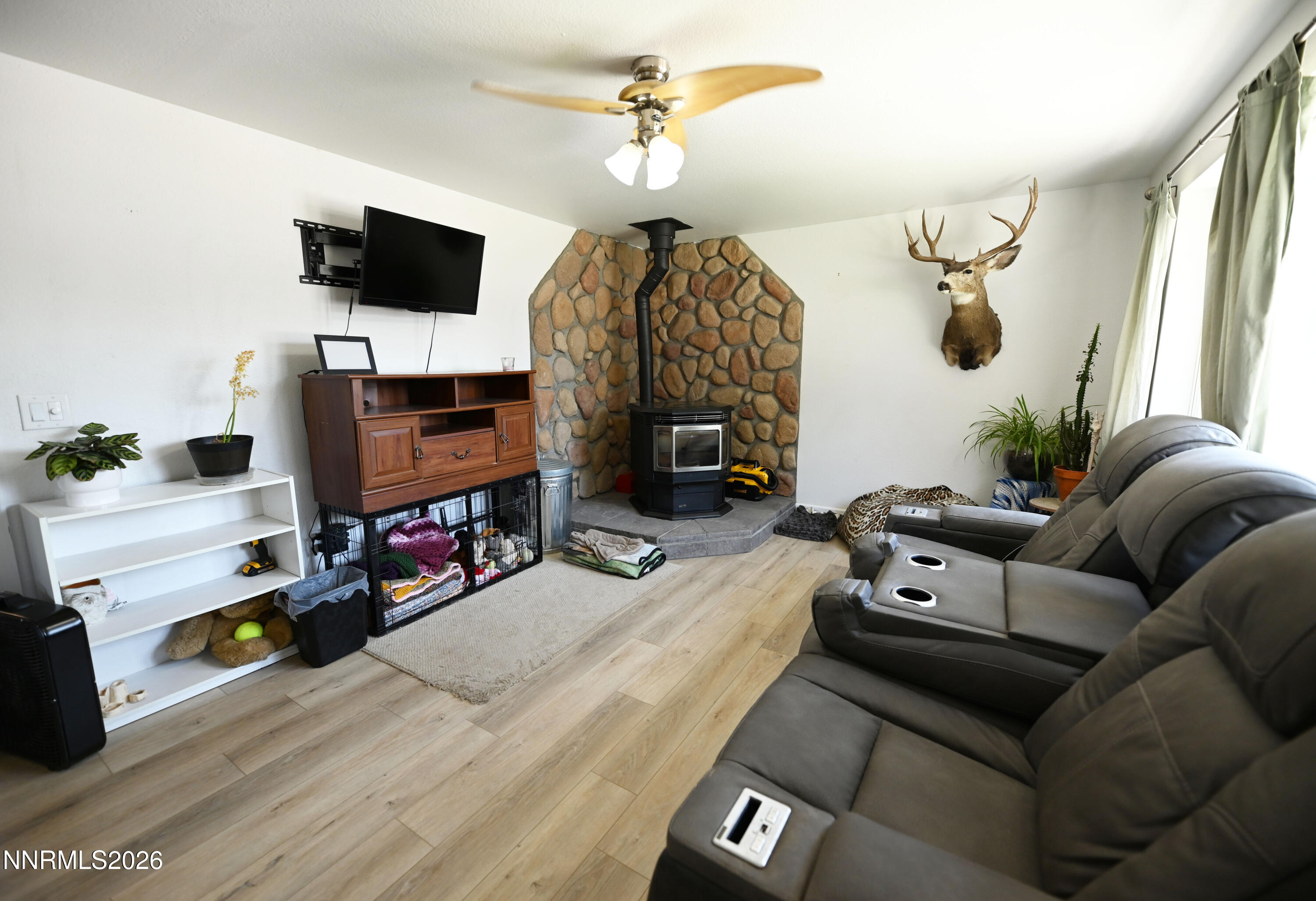 210 Willow Drive Property Photo 5