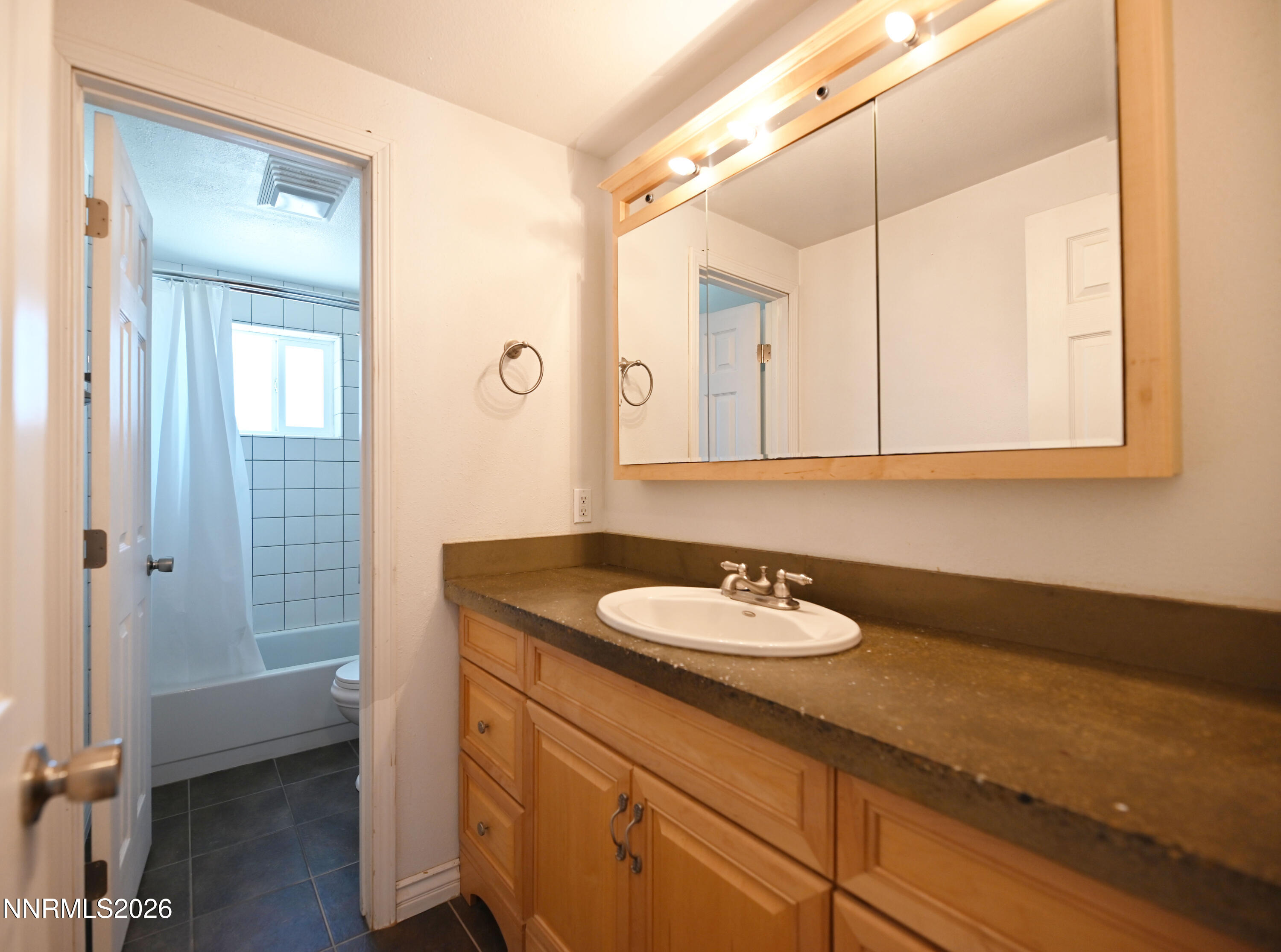 210 Willow Drive Property Photo 9