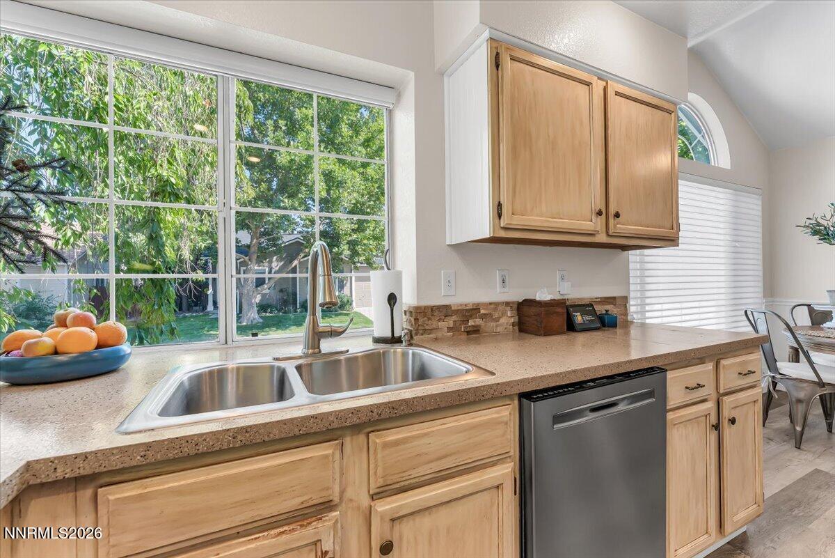 1960 Stoneridge Drive Property Photo 21
