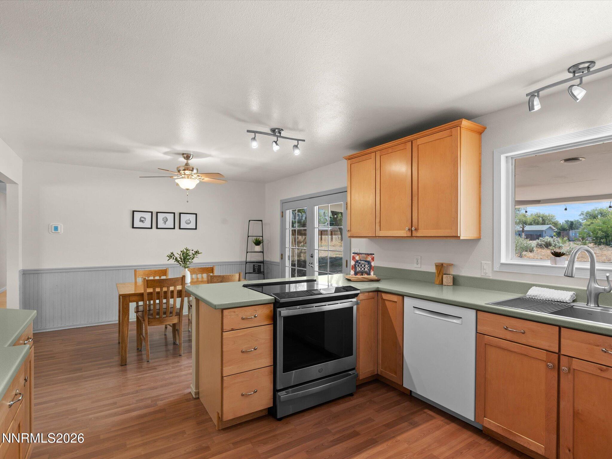 10 Bear Street Property Photo 16