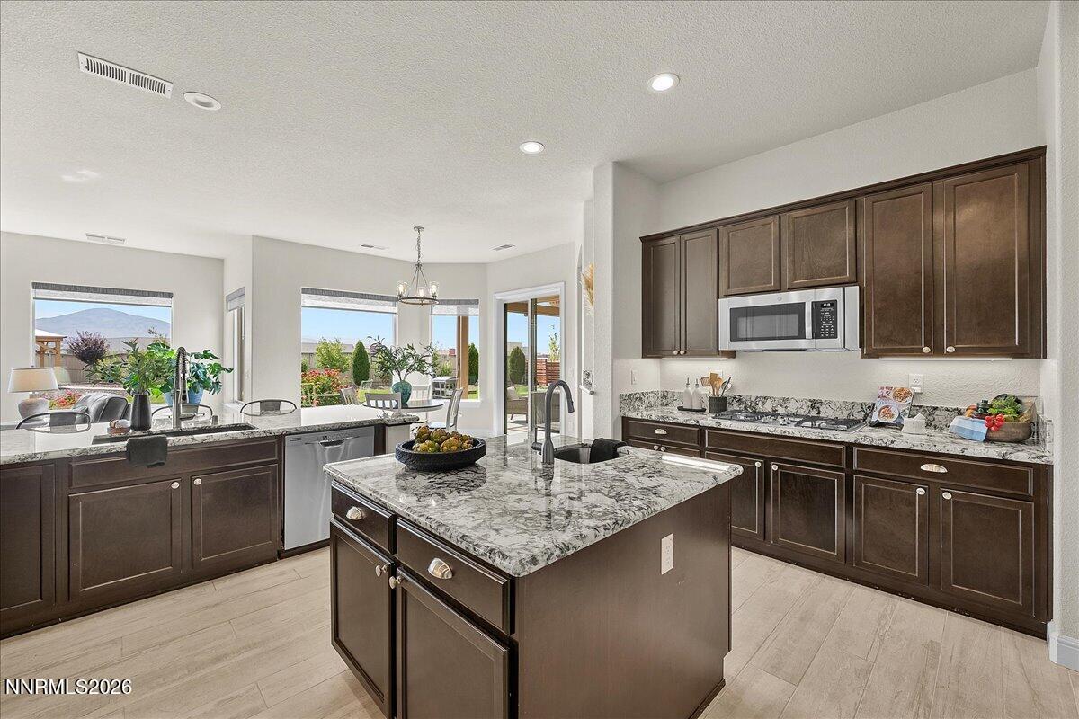 20 Diamond Stream Court Property Photo 14