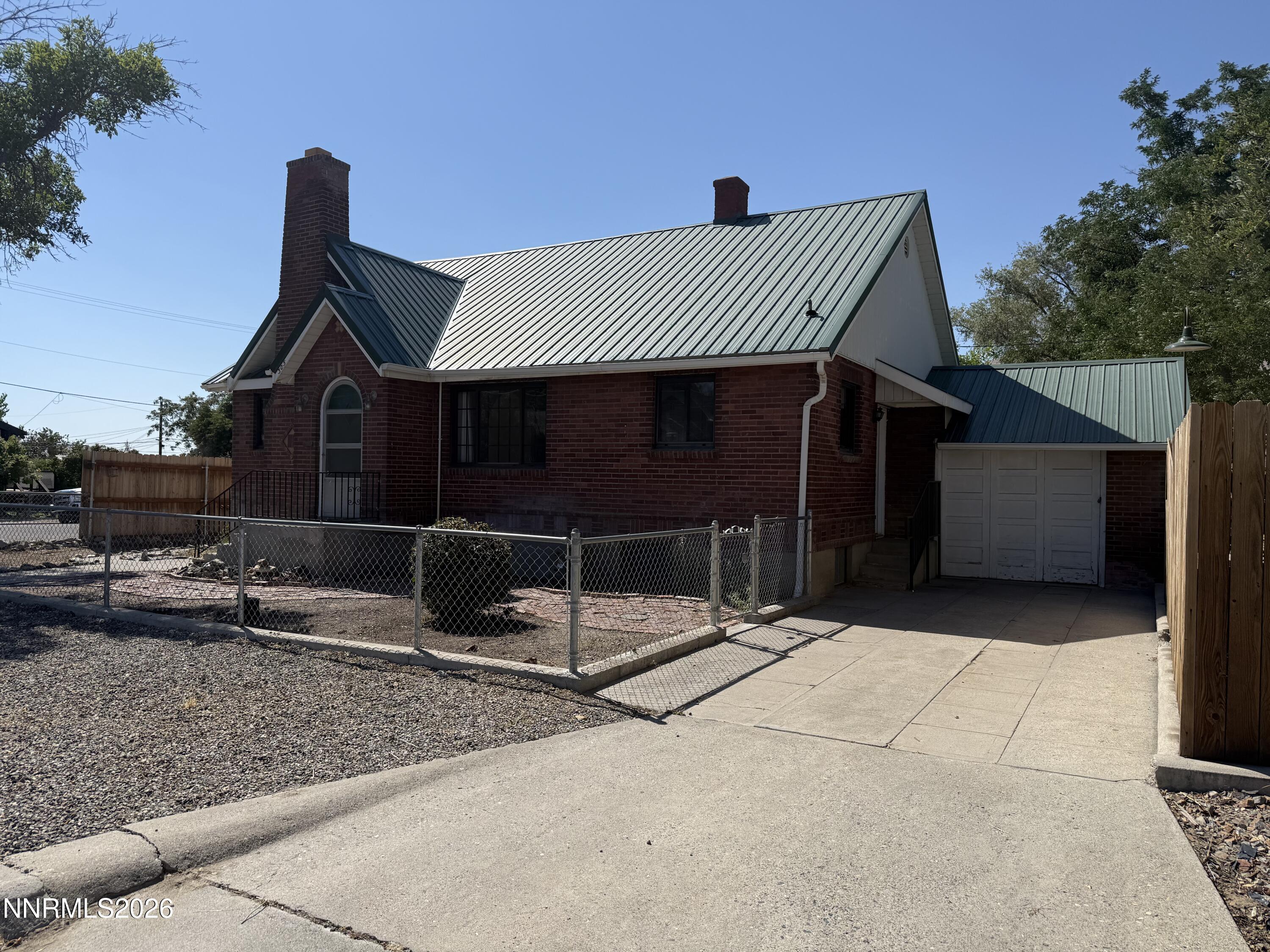 305 E 4th Street Property Photo 2