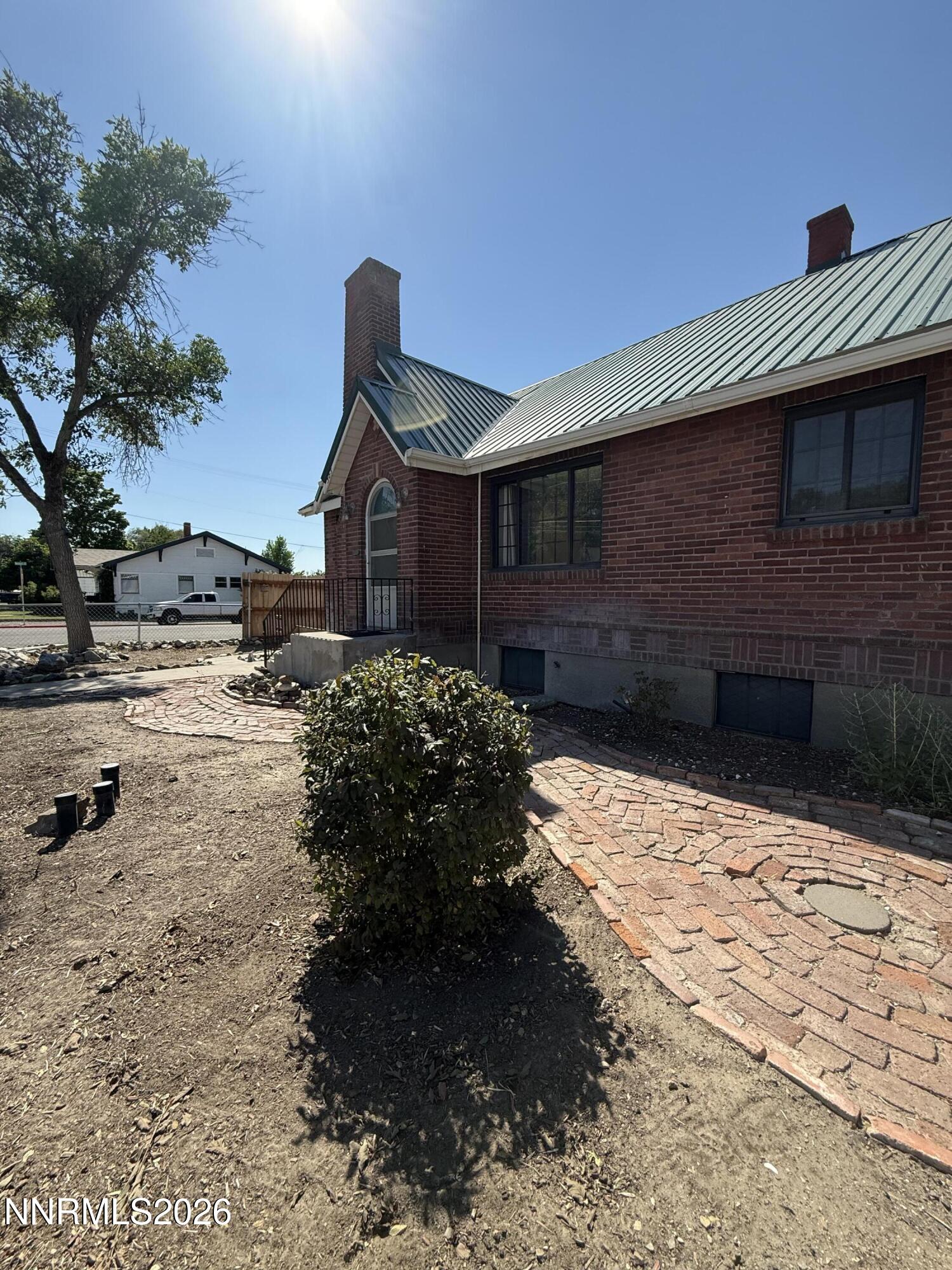 305 E 4th Street Property Photo 5