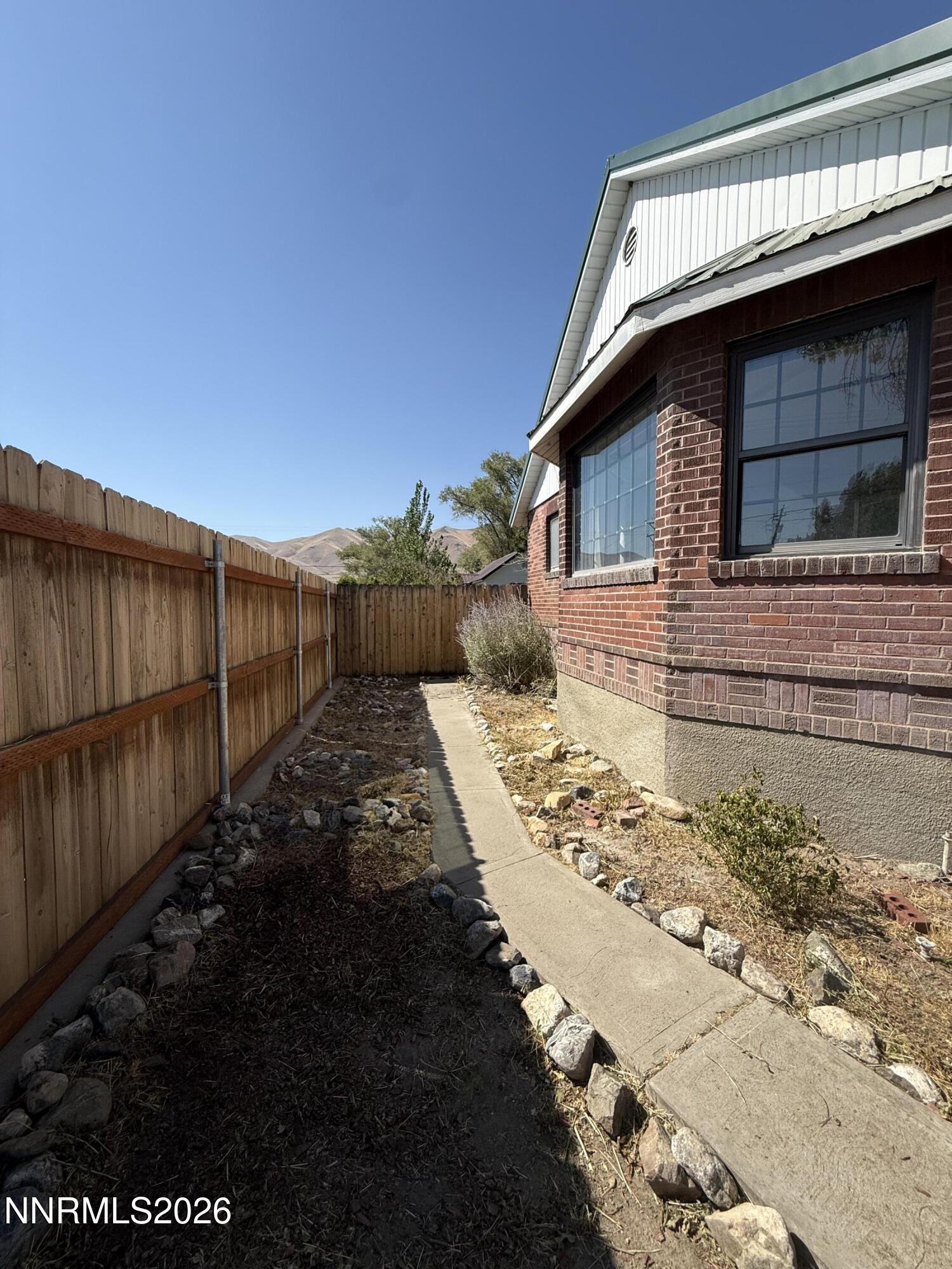 305 E 4th Street Property Photo 6