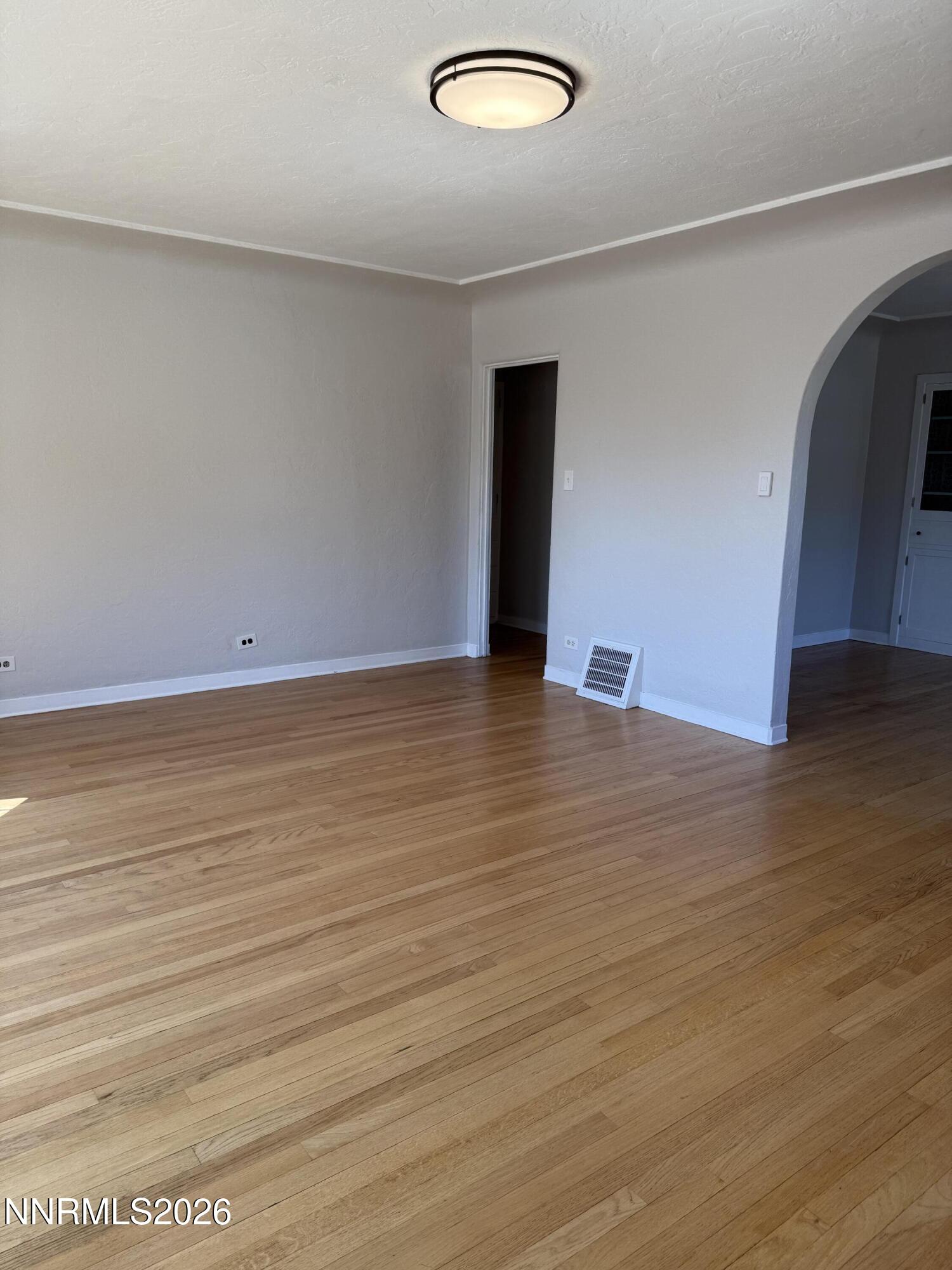 305 E 4th Street Property Photo 18
