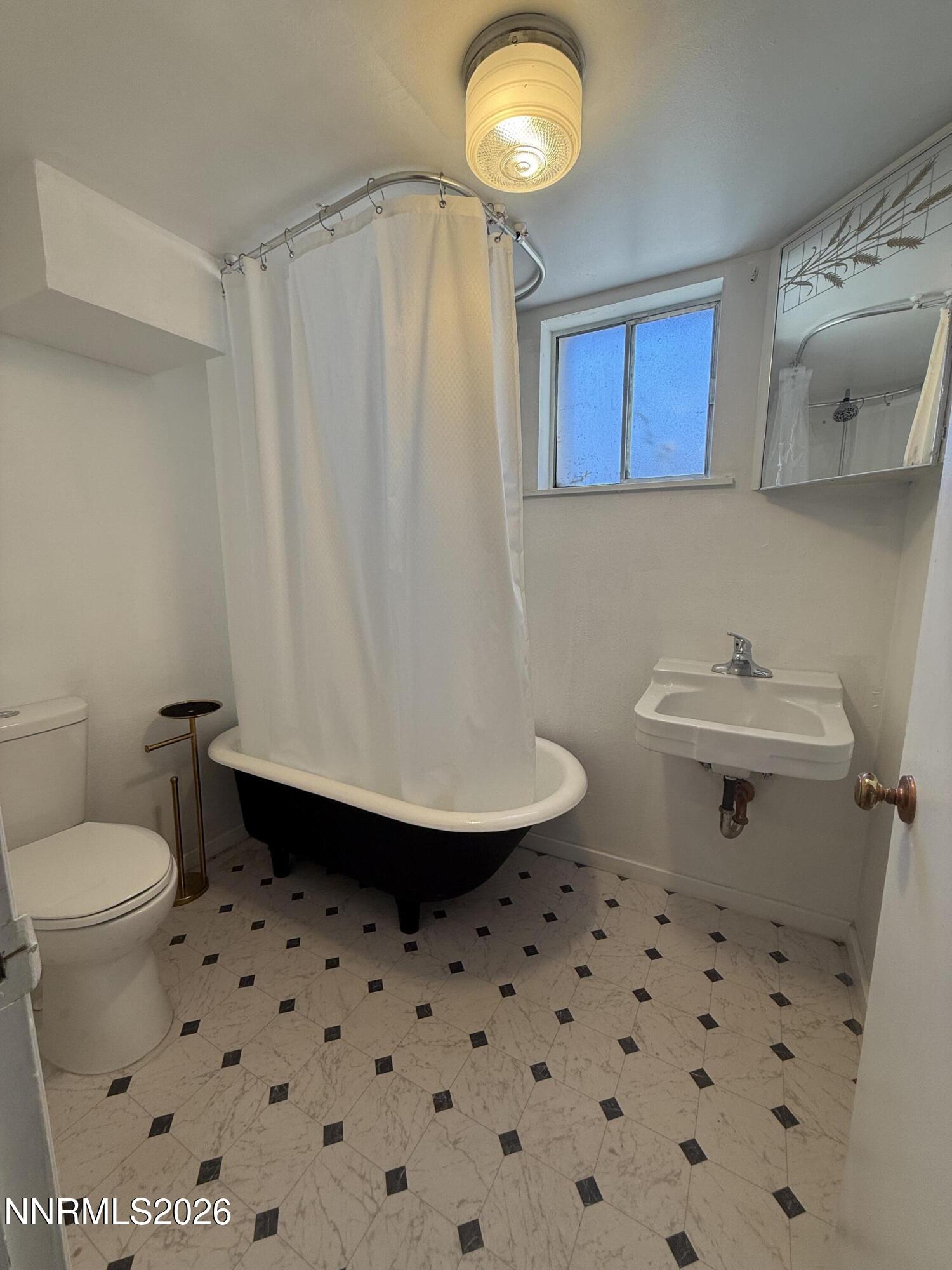 305 E 4th Street Property Photo 43